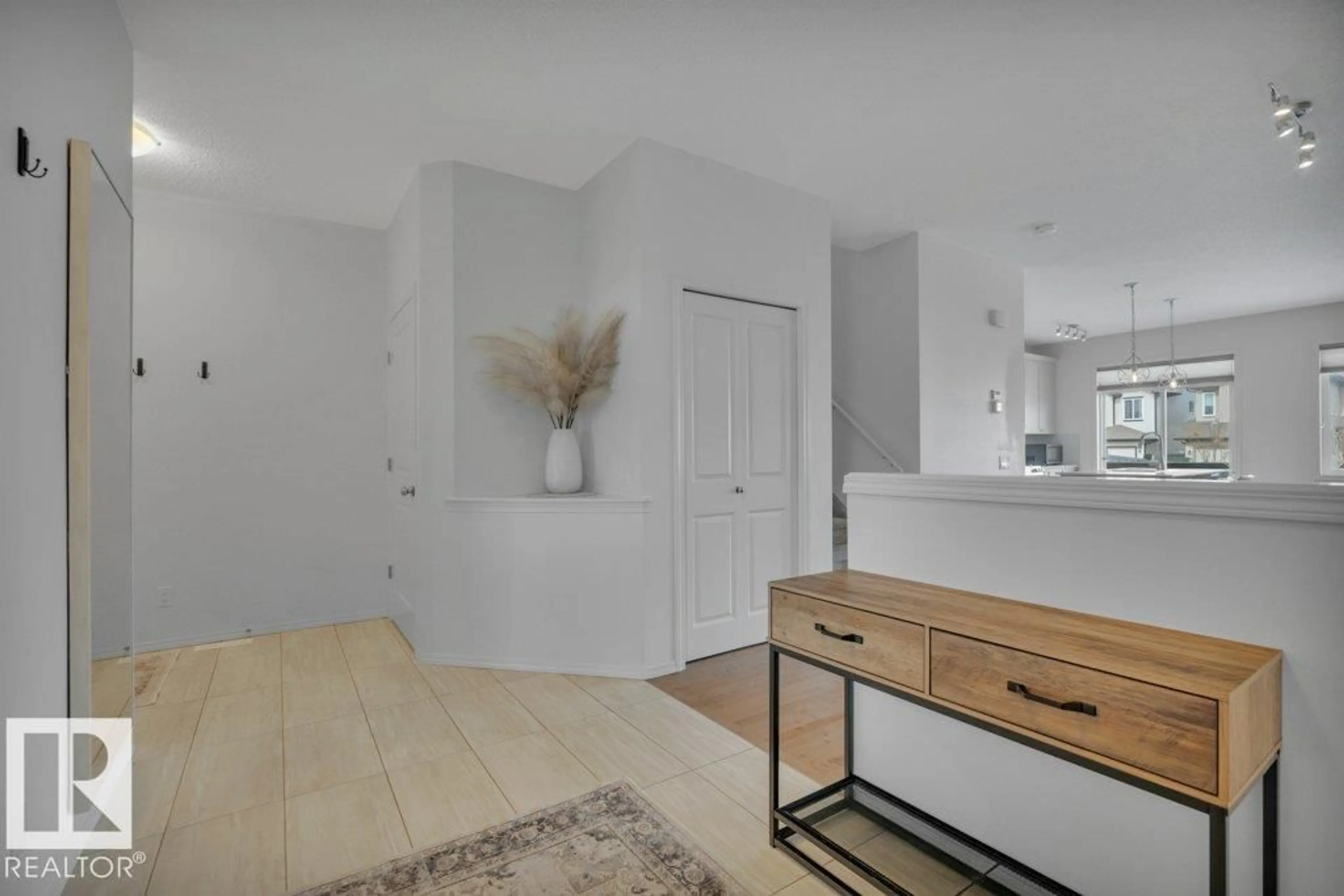 Indoor entryway for 20936 95 AV, Edmonton Alberta T5T7J6