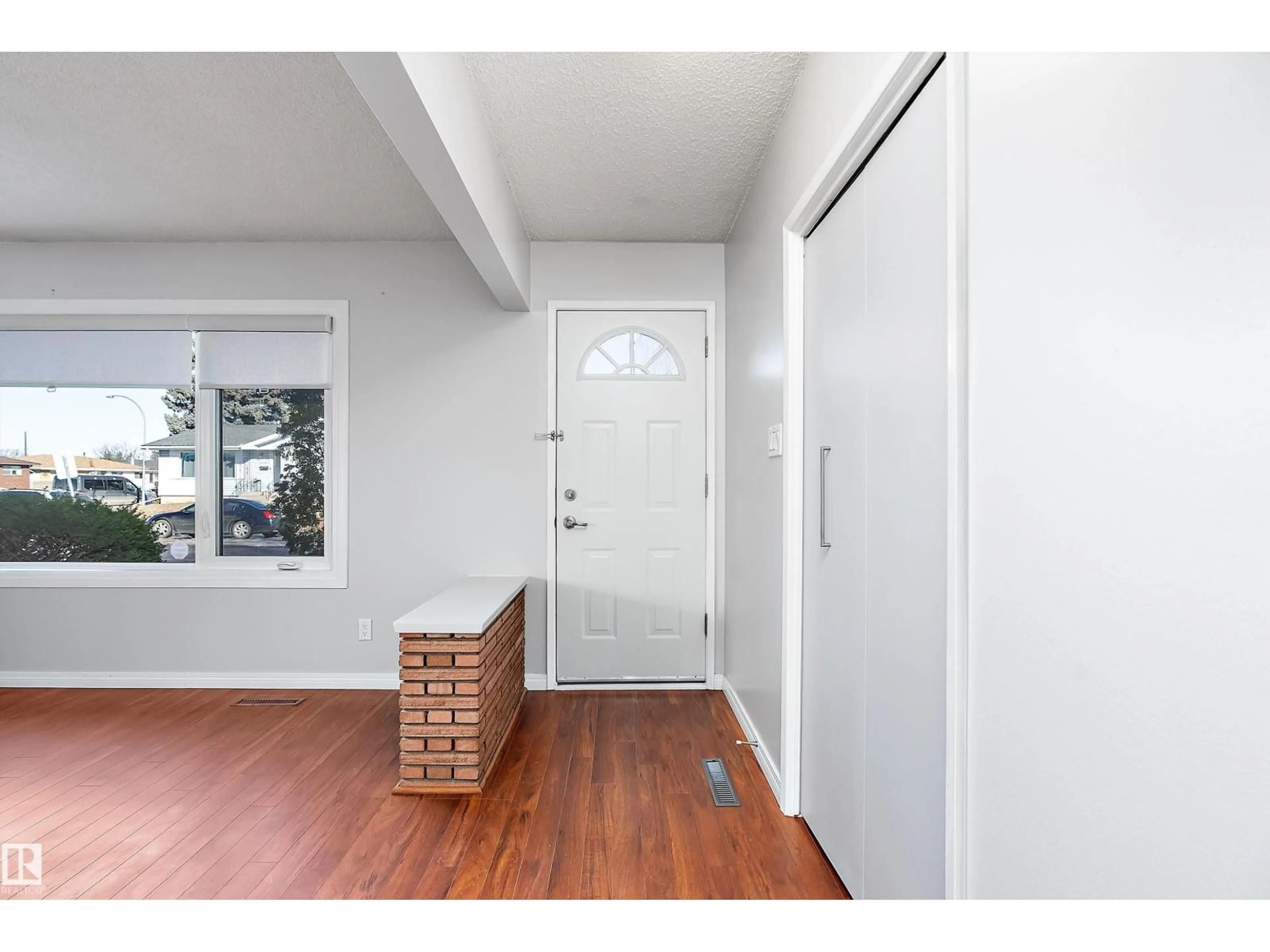 Indoor entryway for NW - 7711 132 A AV, Edmonton Alberta T5C2C4