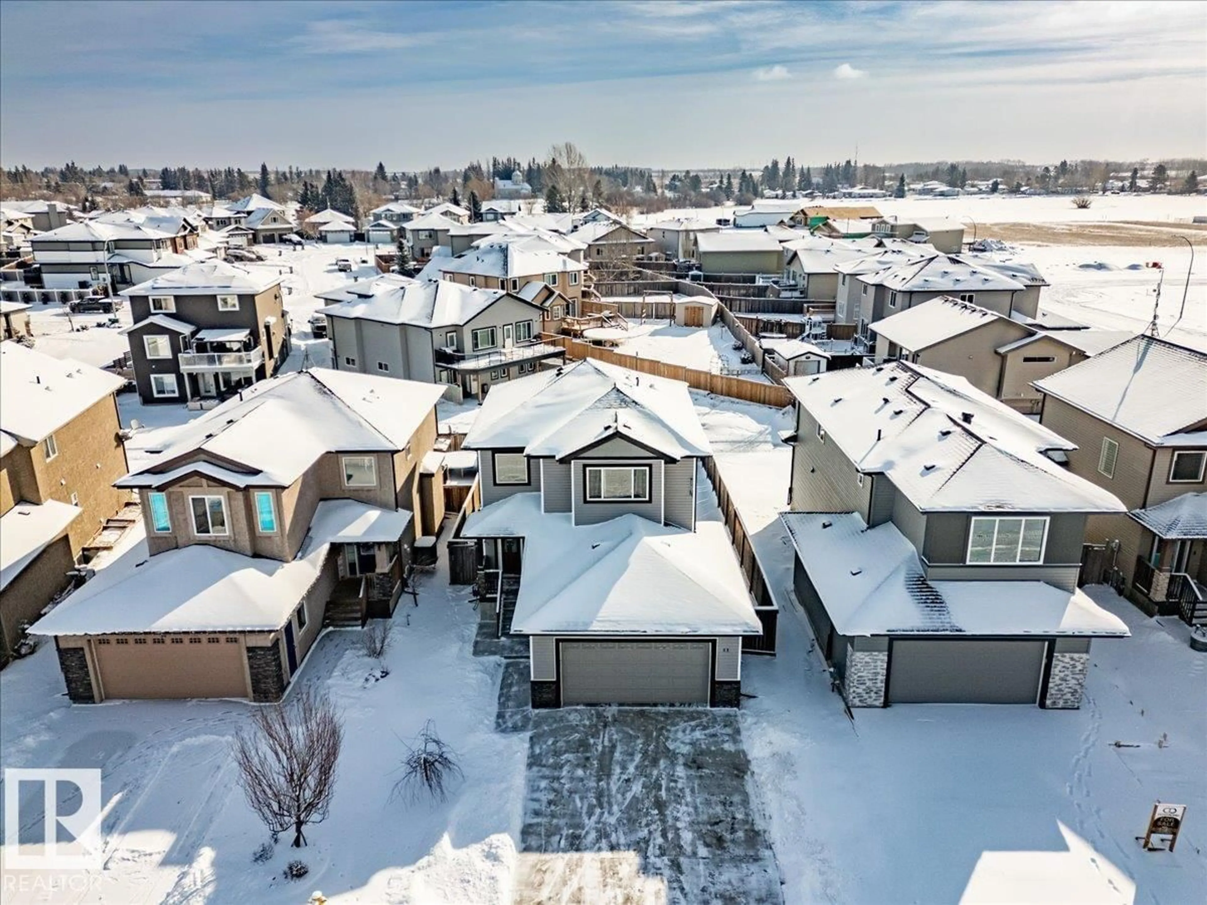 A pic from outside/outdoor area/front of a property/back of a property/a pic from drone, street for 41 SOUTHBRIDGE DR, Calmar Alberta T0C0V0