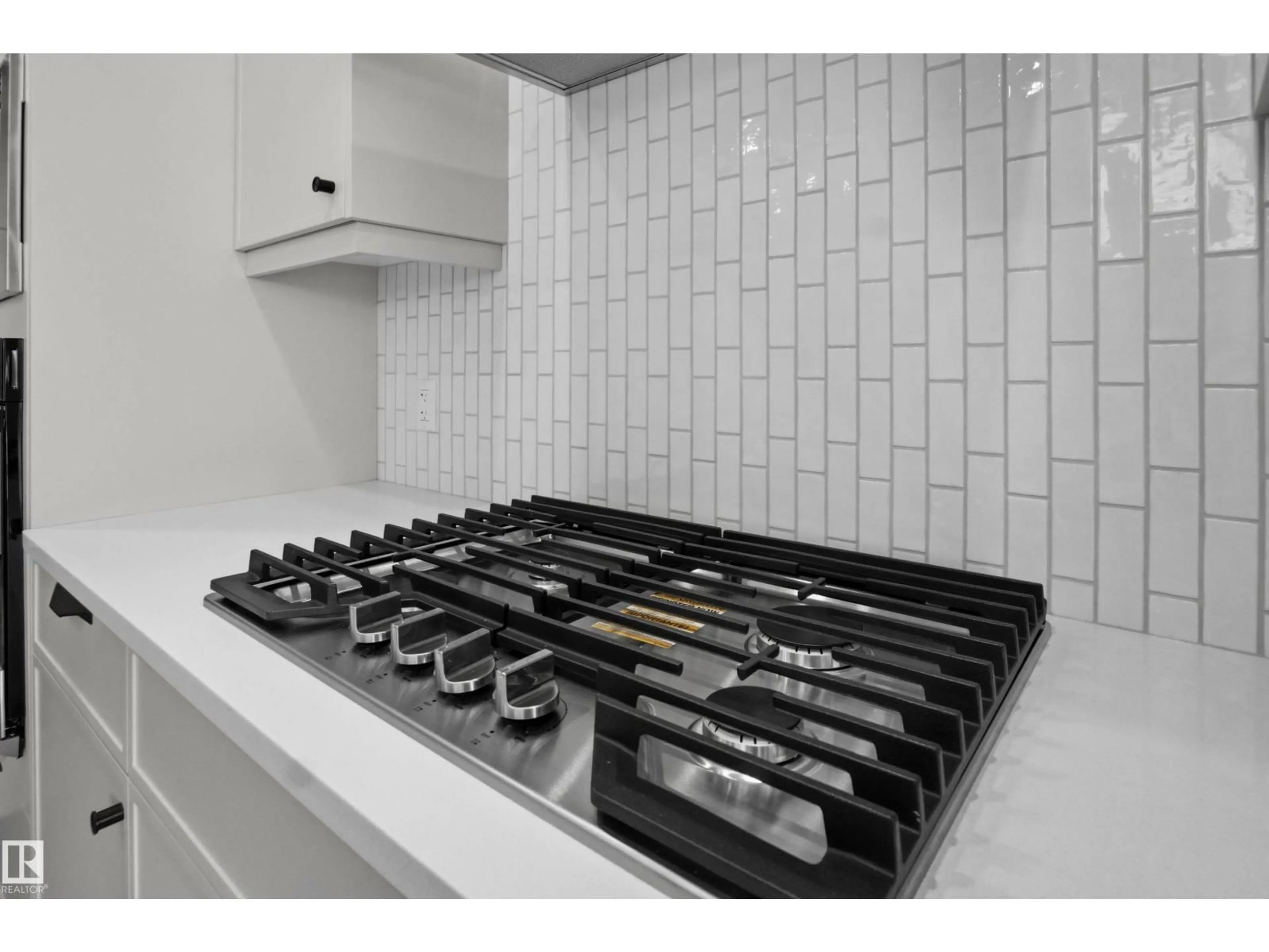 Standard kitchen, ceramic/tile floor for 3924 CHRUSTAWKA PL, Edmonton Alberta T6W5K6