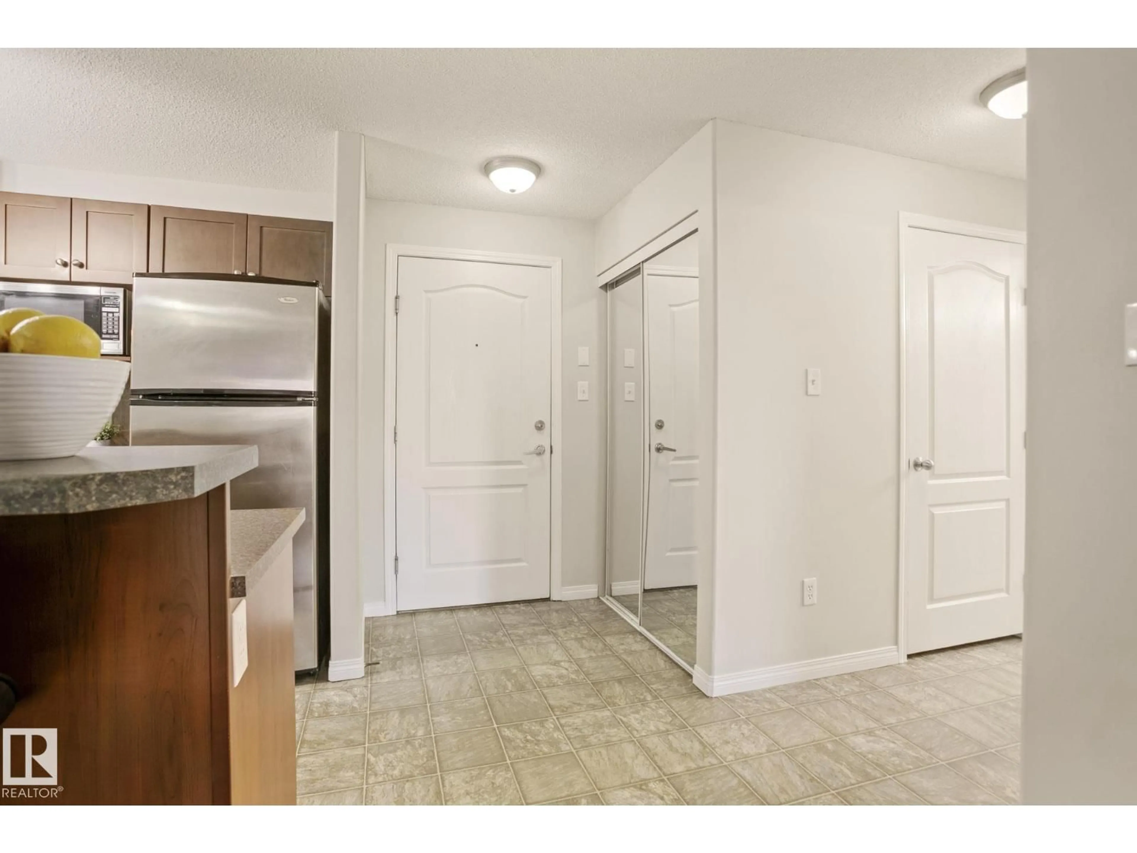 Standard kitchen, unknown for 9363 SIMPSON DR, Edmonton Alberta T6R0N2