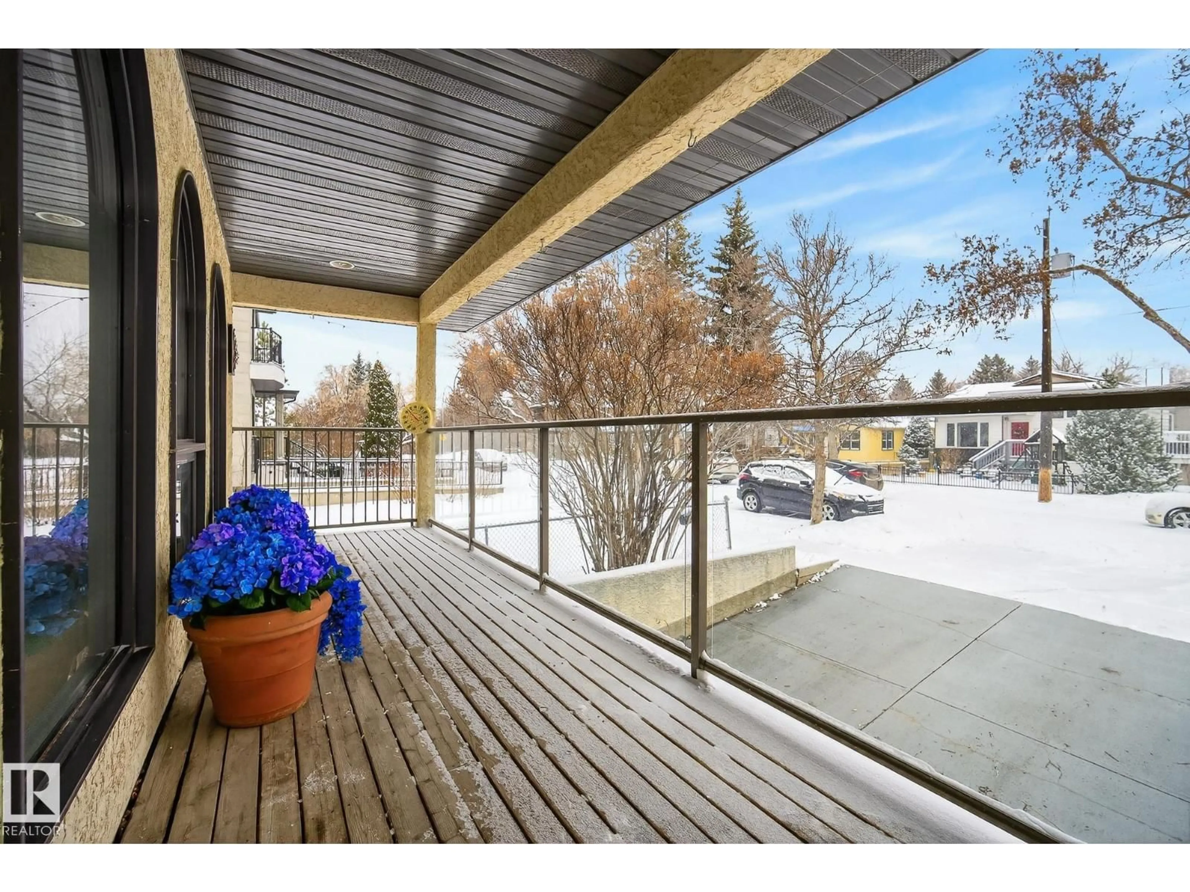 Patio, unknown for 9115 77 AV, Edmonton Alberta T6C0M1