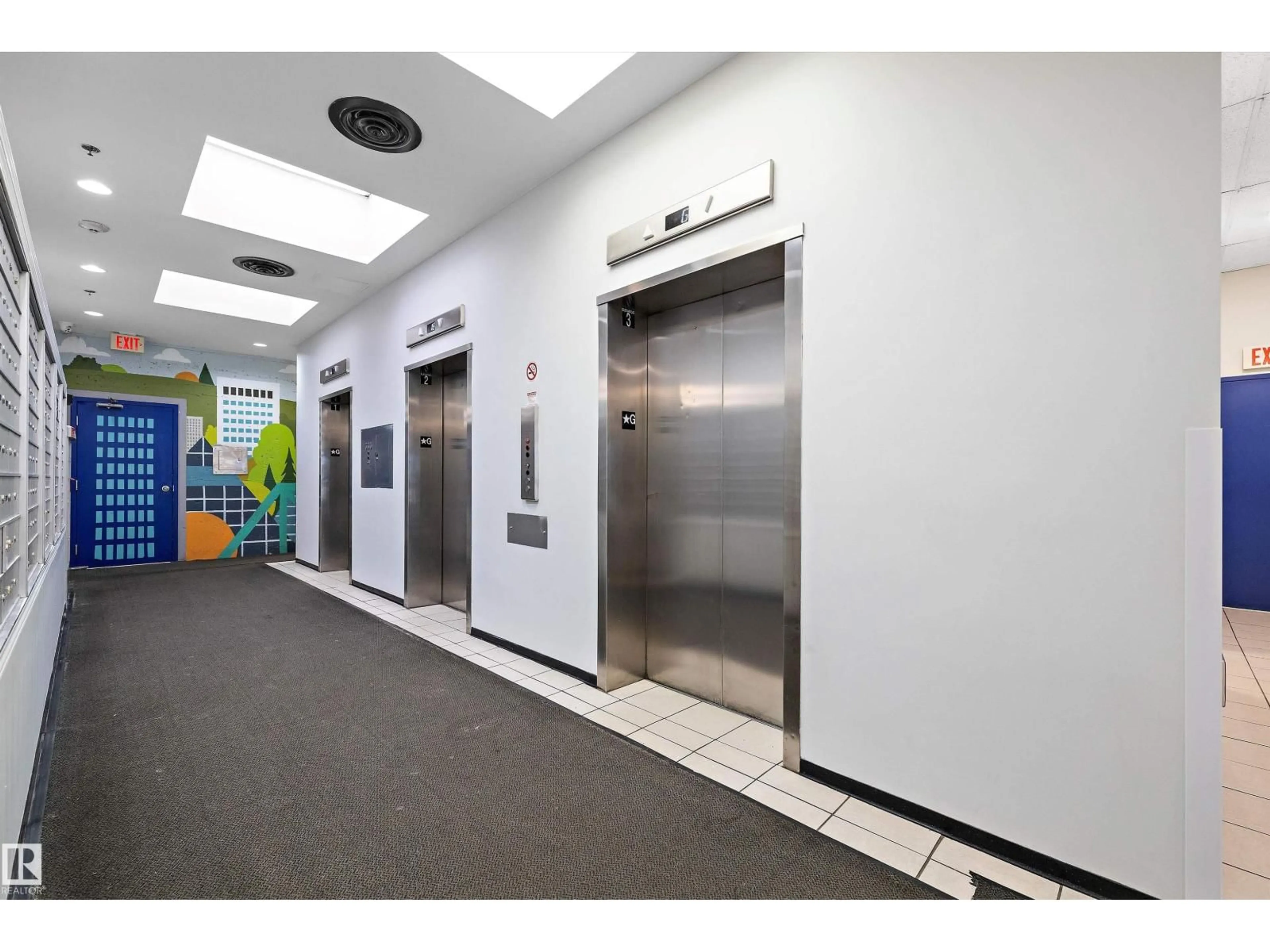 Indoor foyer for 1810 JASPER AV NW, Edmonton Alberta T5J1R9