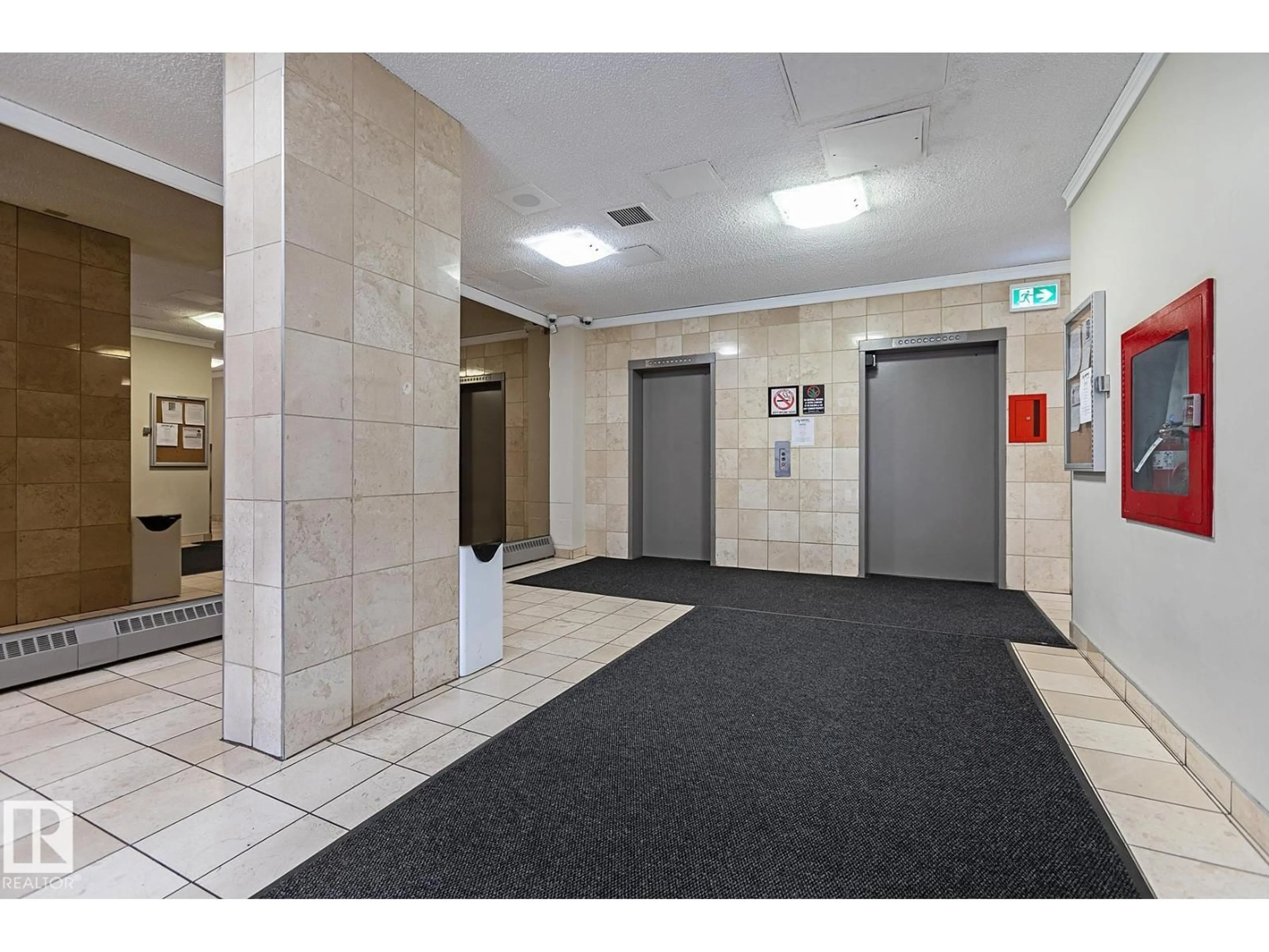 Indoor foyer for 205 12841 65 ST NW, Edmonton Alberta T5A4N4