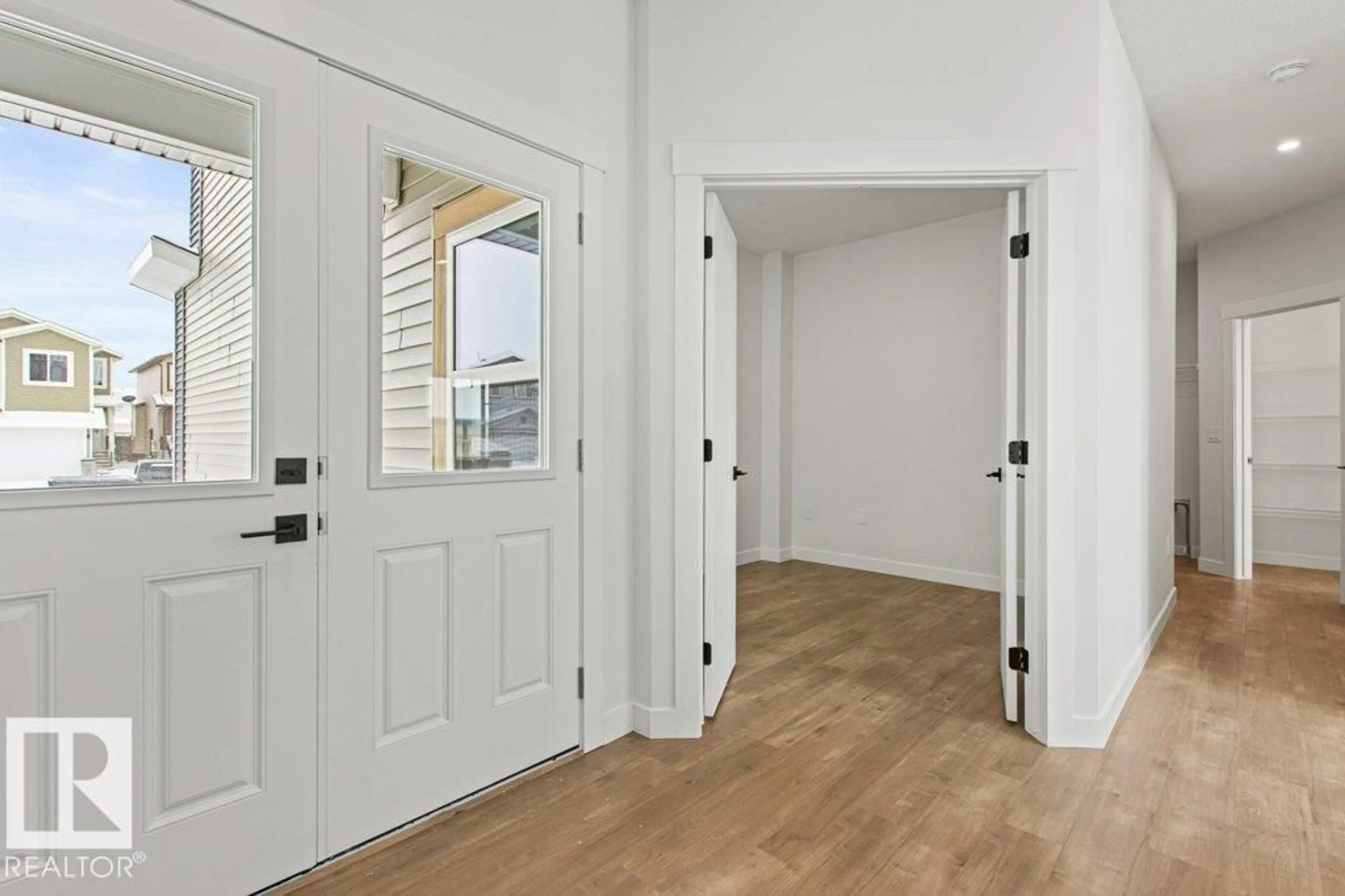 Indoor entryway for 5018 53 AV, Calmar Alberta T0C0V0