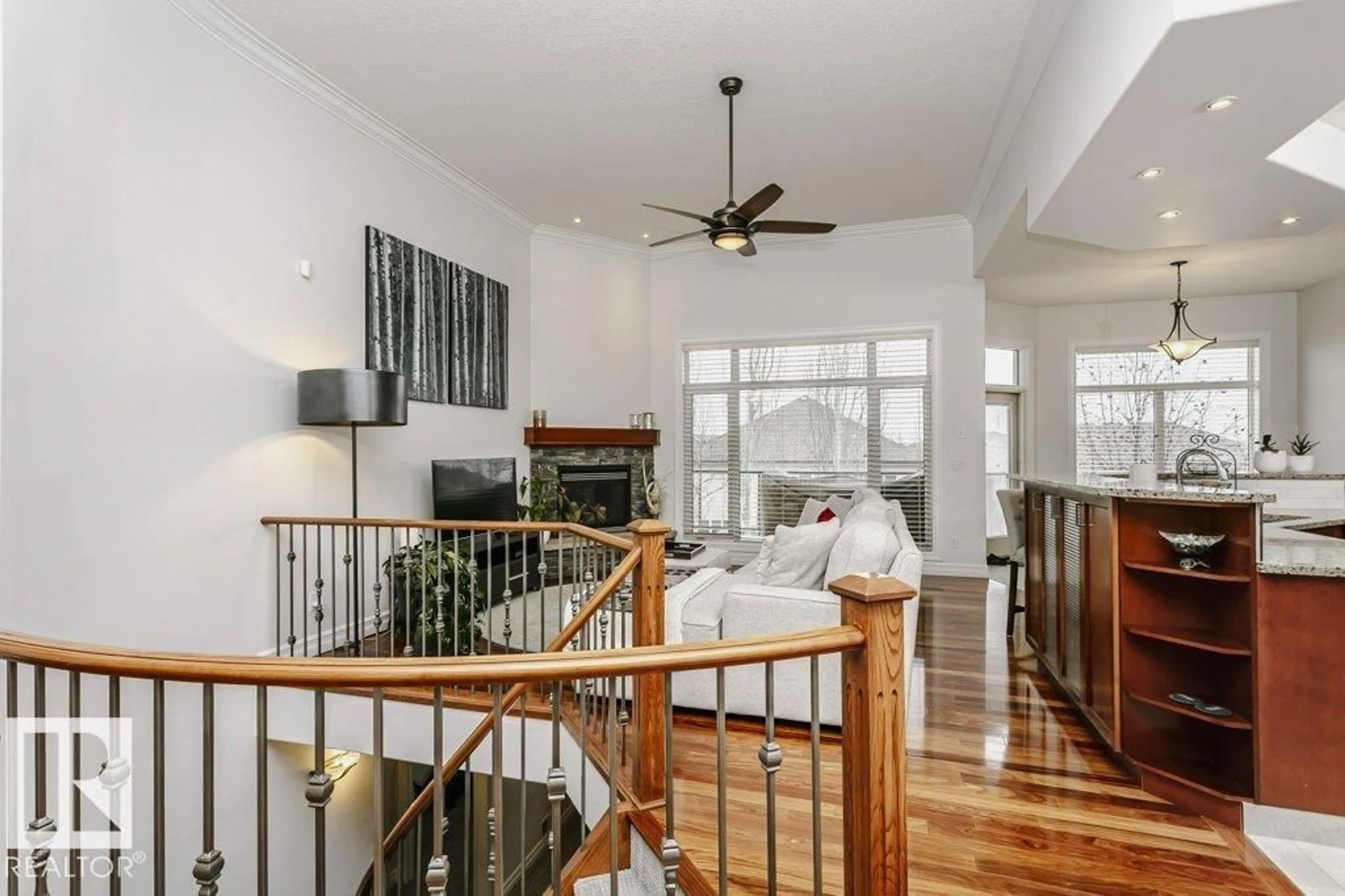 Indoor foyer for 1180 HOLLANDS WY, Edmonton Alberta T6R3S9