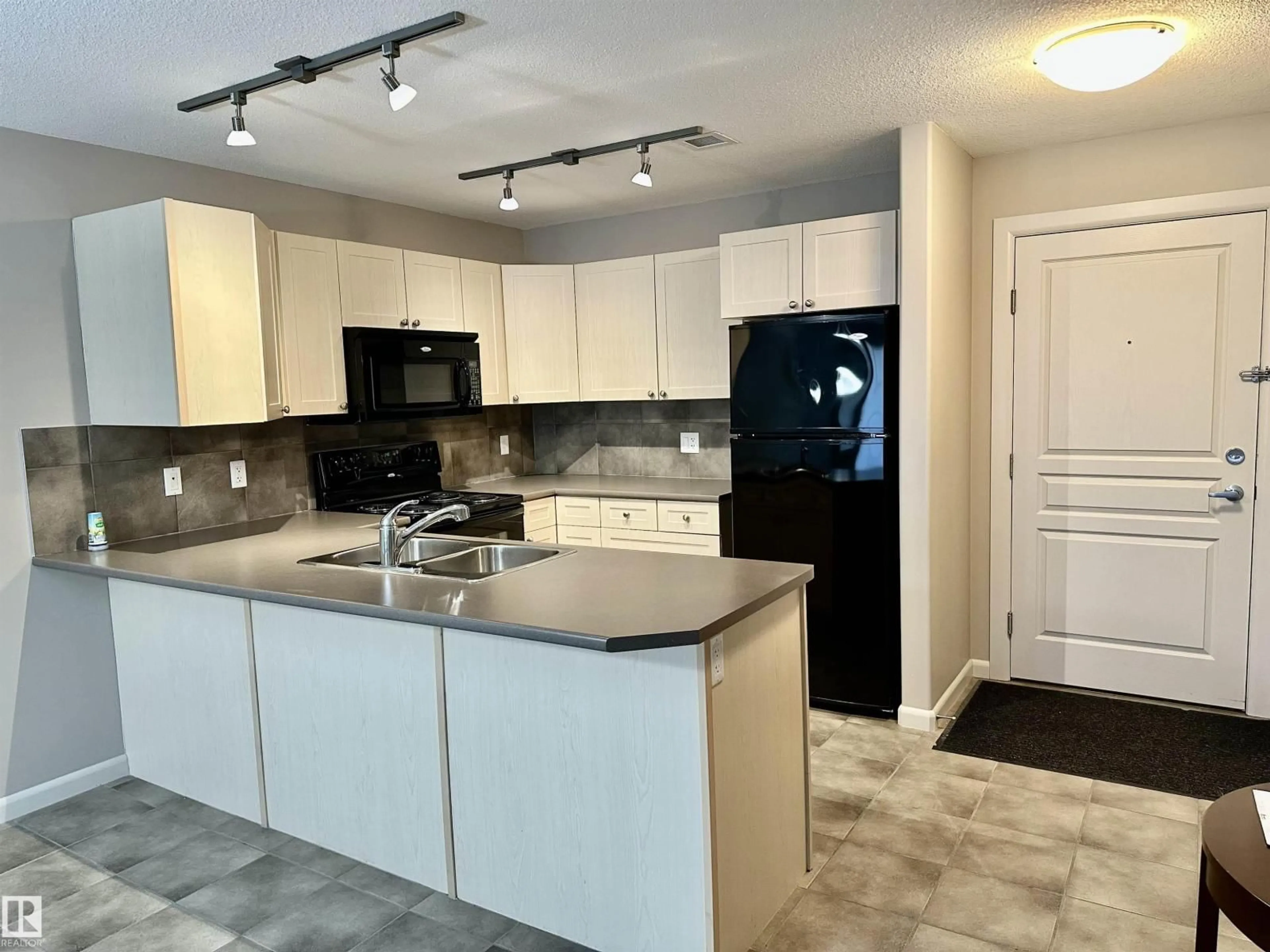 Open concept kitchen, unknown for 400 - 336 PALISADES WY, Sherwood Park Alberta T8H2T9