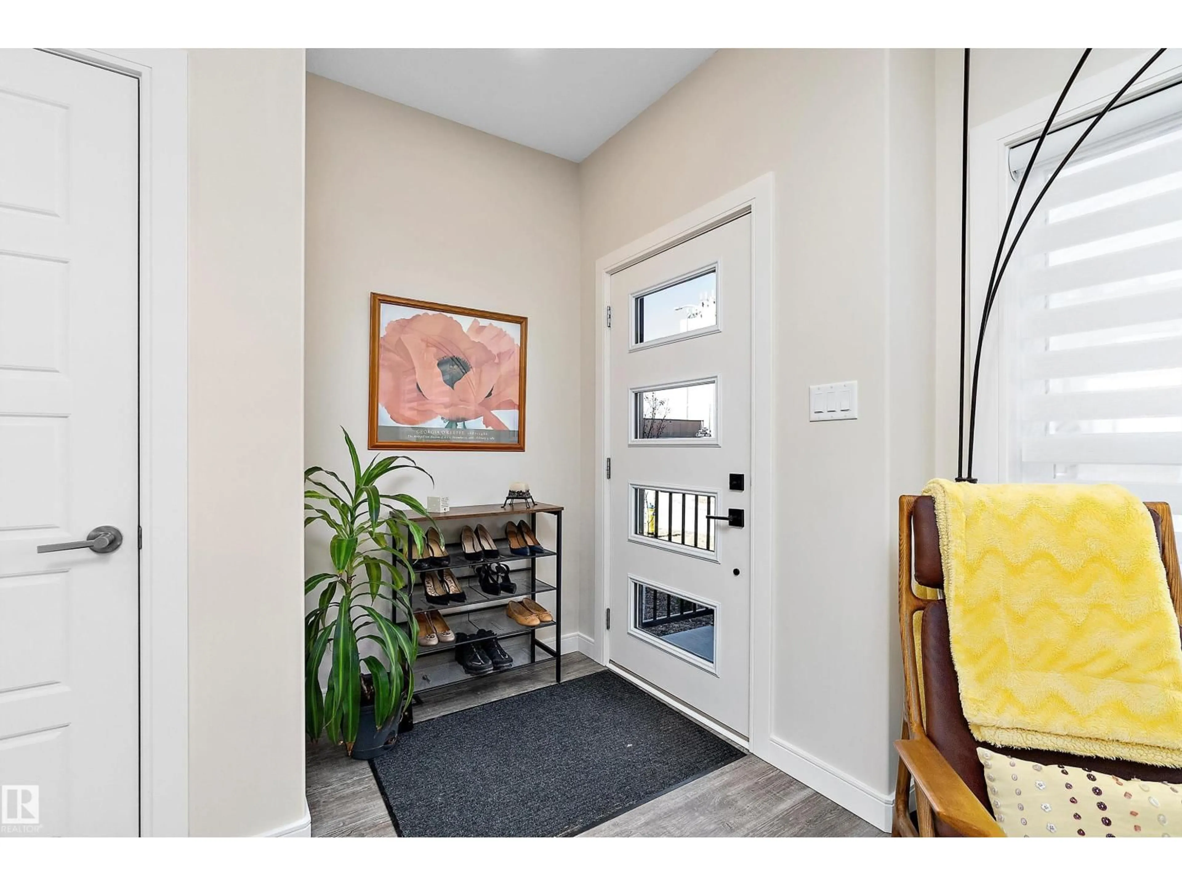 Indoor entryway for 7819 YORKE RD, Edmonton Alberta T5G2R6