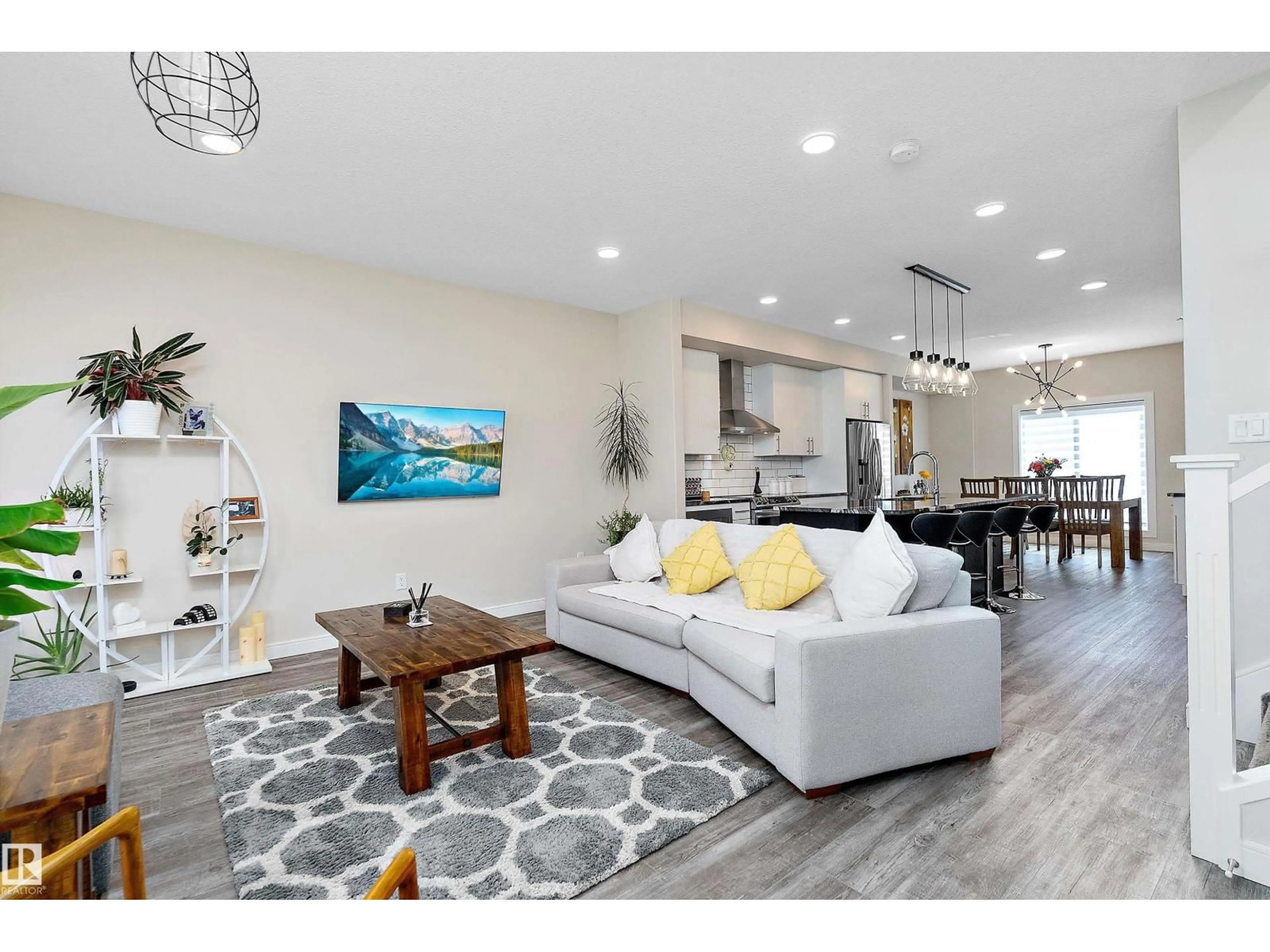 Living room with furniture, unknown for 7819 YORKE RD, Edmonton Alberta T5G2R6