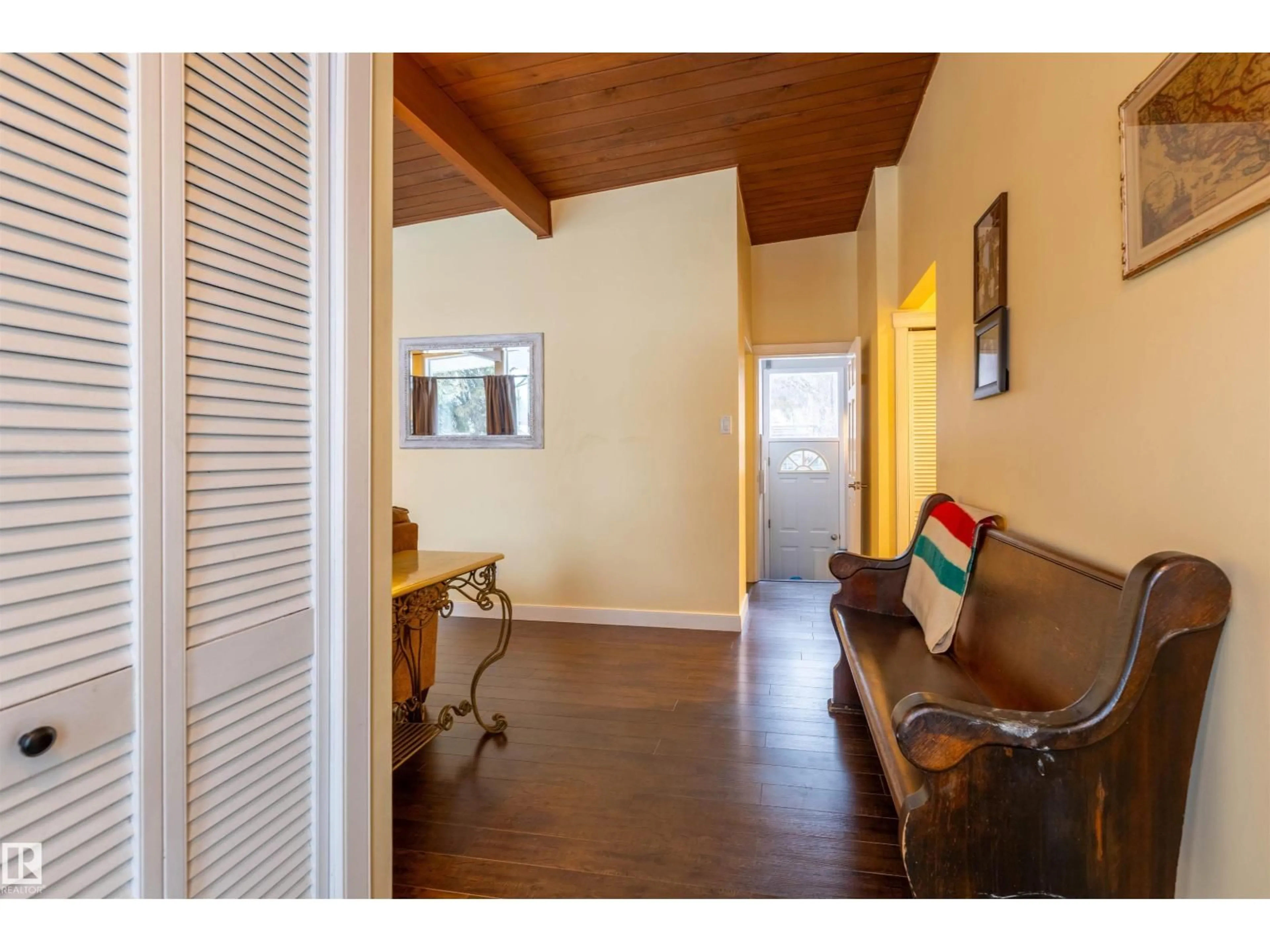 Indoor entryway for 94 SALISBURY AV, St. Albert Alberta T8N0M8