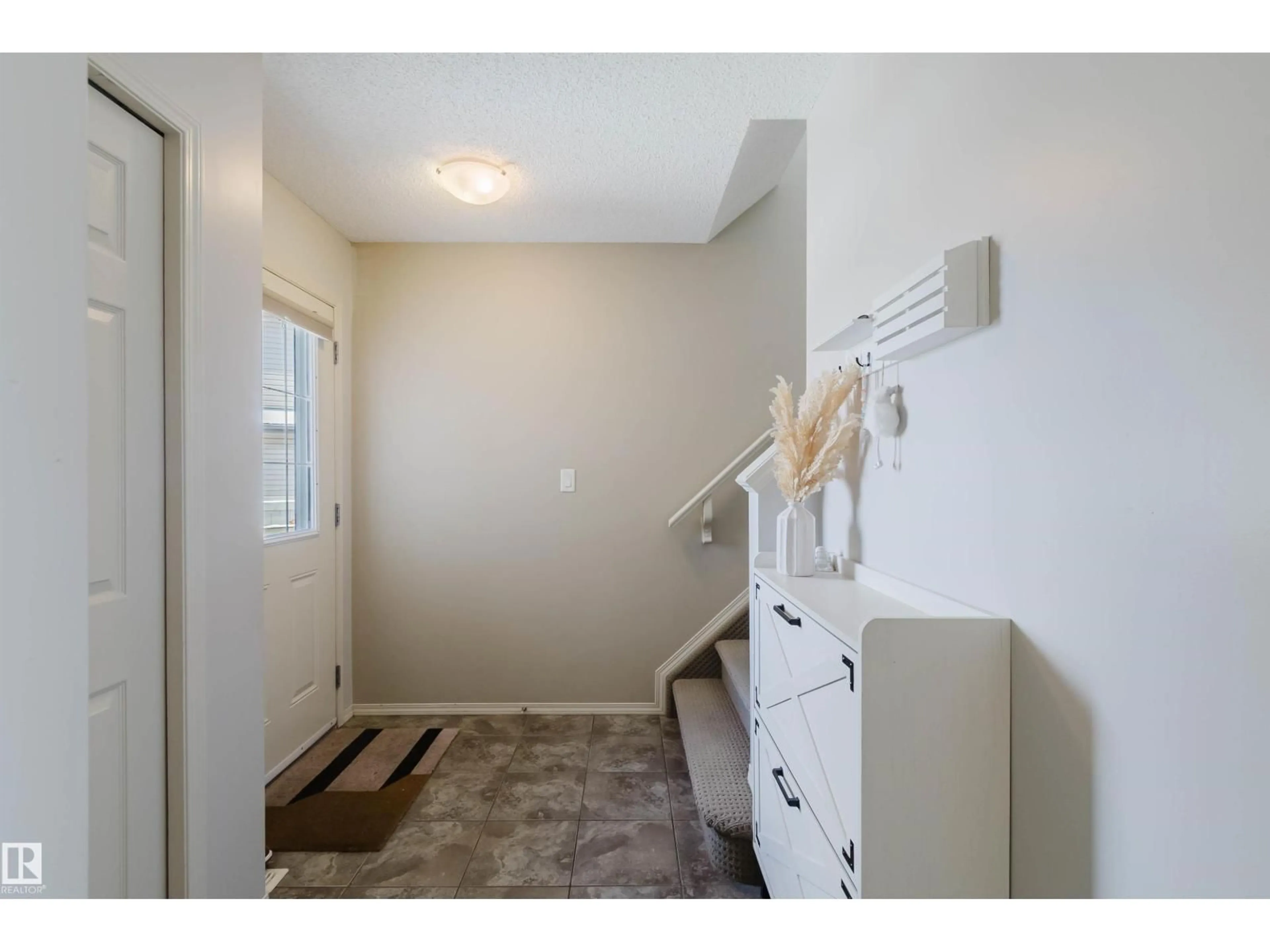 Indoor entryway for 2349 LEMIEUX PL, Edmonton Alberta T6R0C3