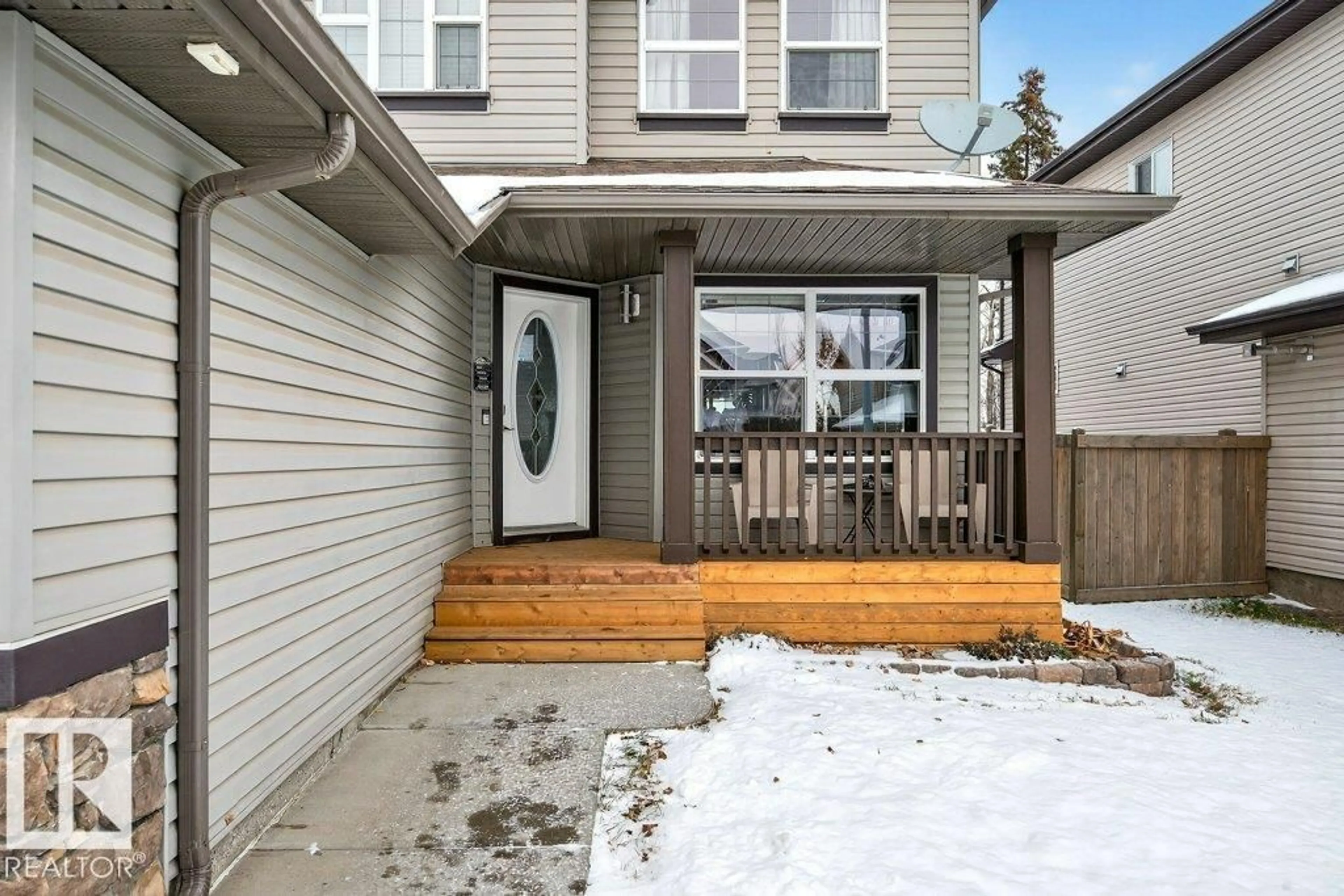 Indoor entryway for 24 HICKORY TR, Spruce Grove Alberta T7X0A6