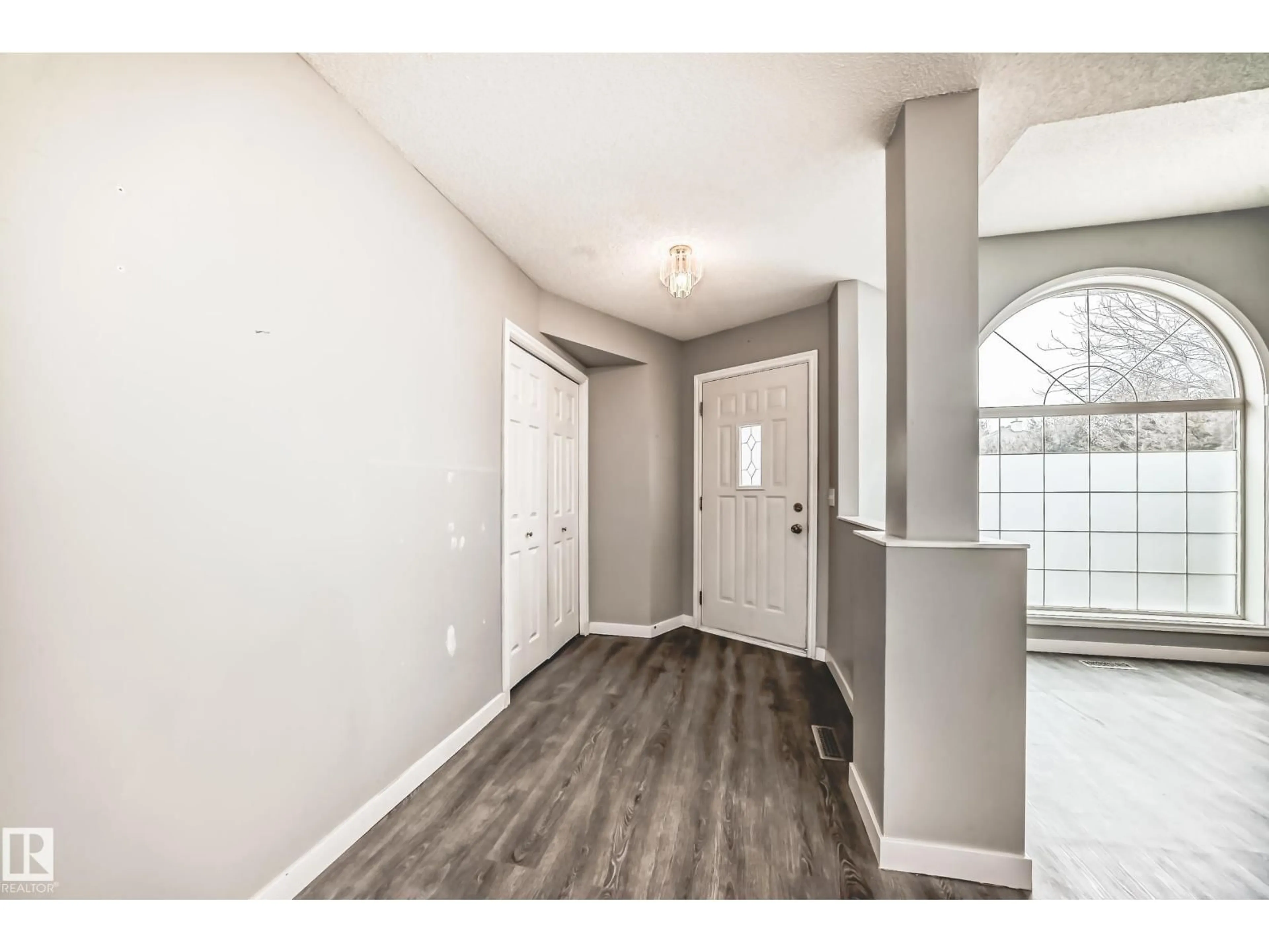 Indoor entryway for 784 BLACKBURN PL, Edmonton Alberta T6W1C7