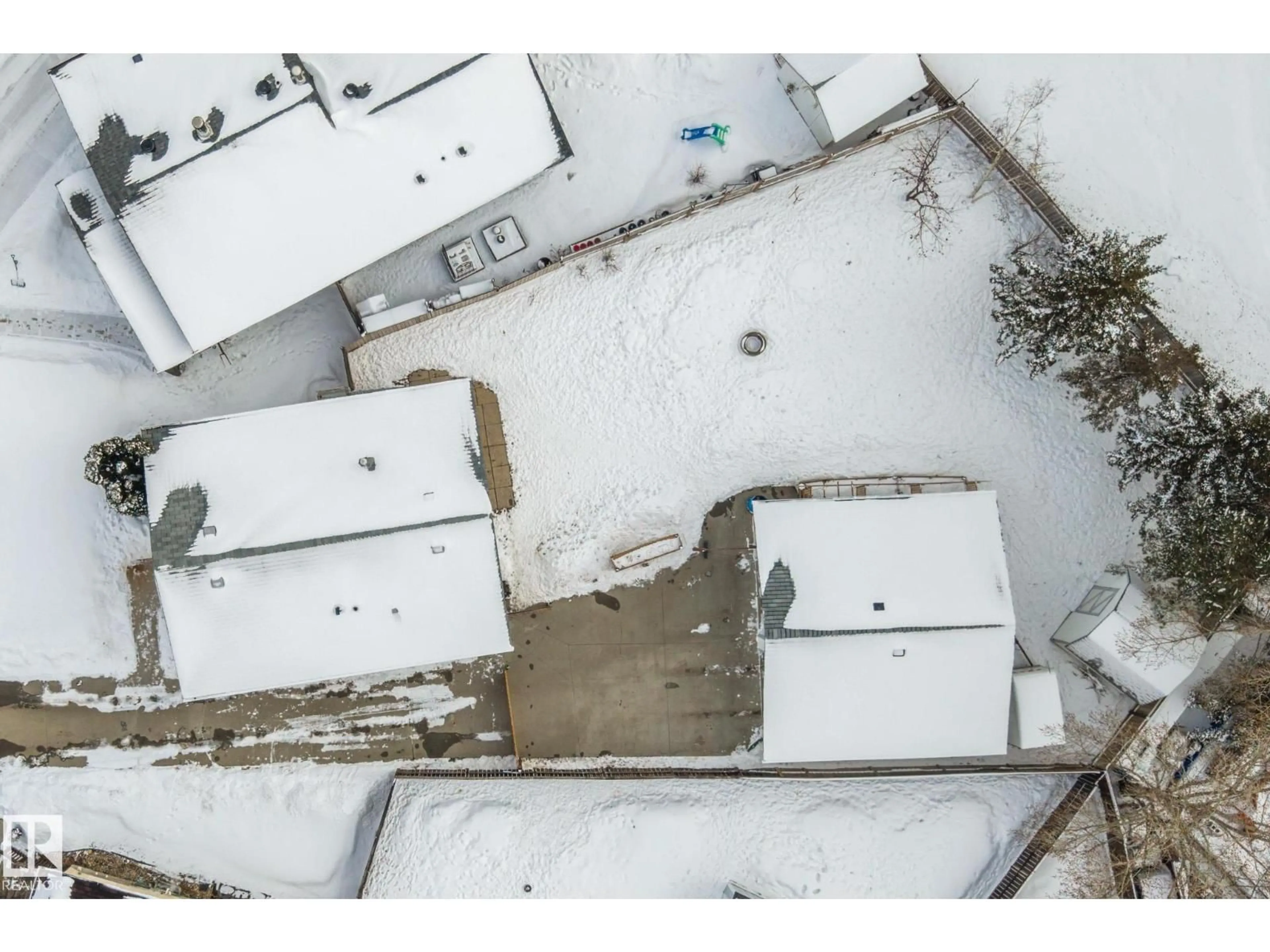 A pic from outside/outdoor area/front of a property/back of a property/a pic from drone, building for 107 WARWICK RD, Edmonton Alberta T5Z4P7