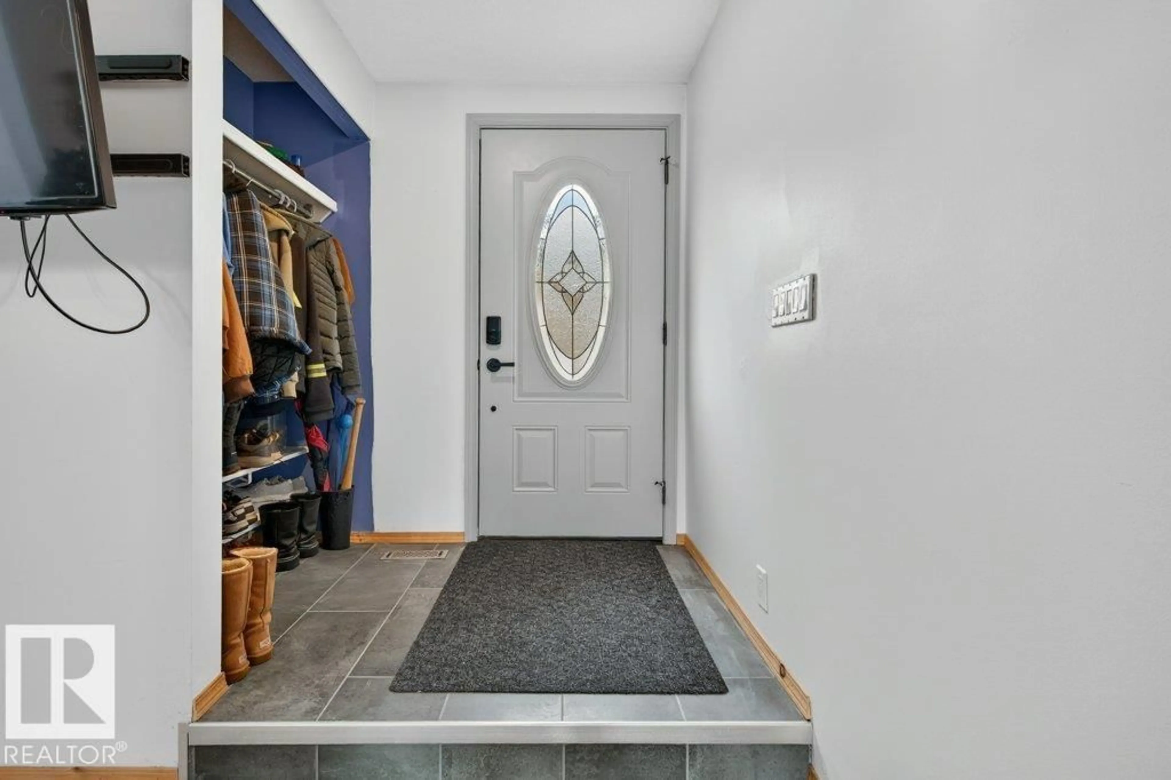 Indoor entryway for NW - 2655 89 ST, Edmonton Alberta T6K2Y9