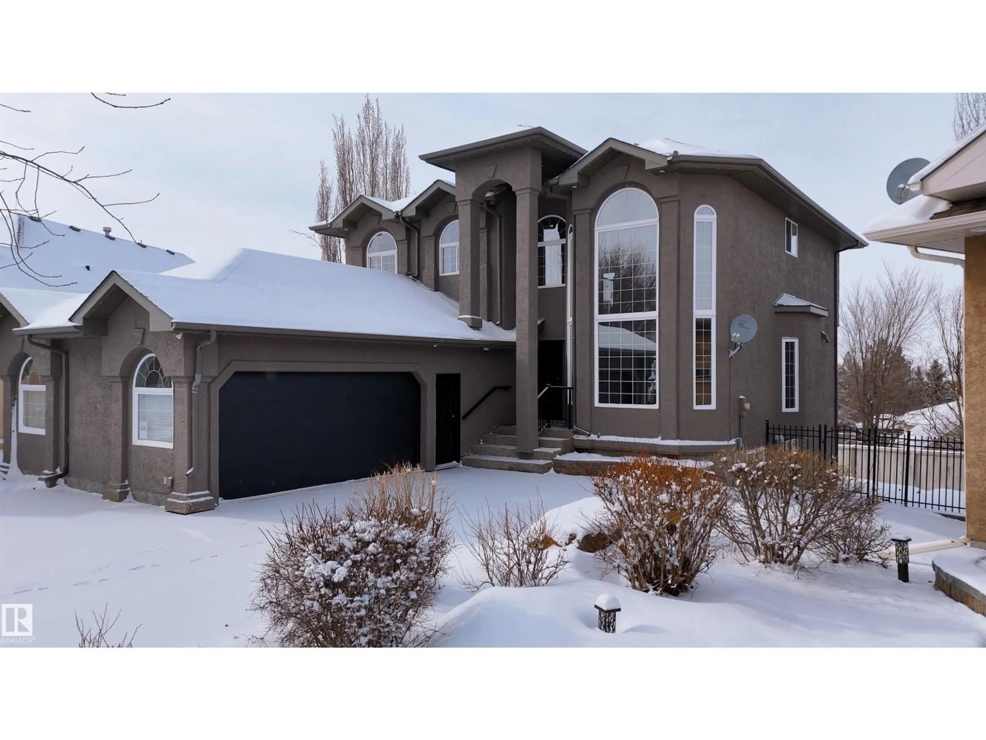 Home with vinyl exterior material, street for 44 KENILWORTH CR, St. Albert Alberta T8N7G3