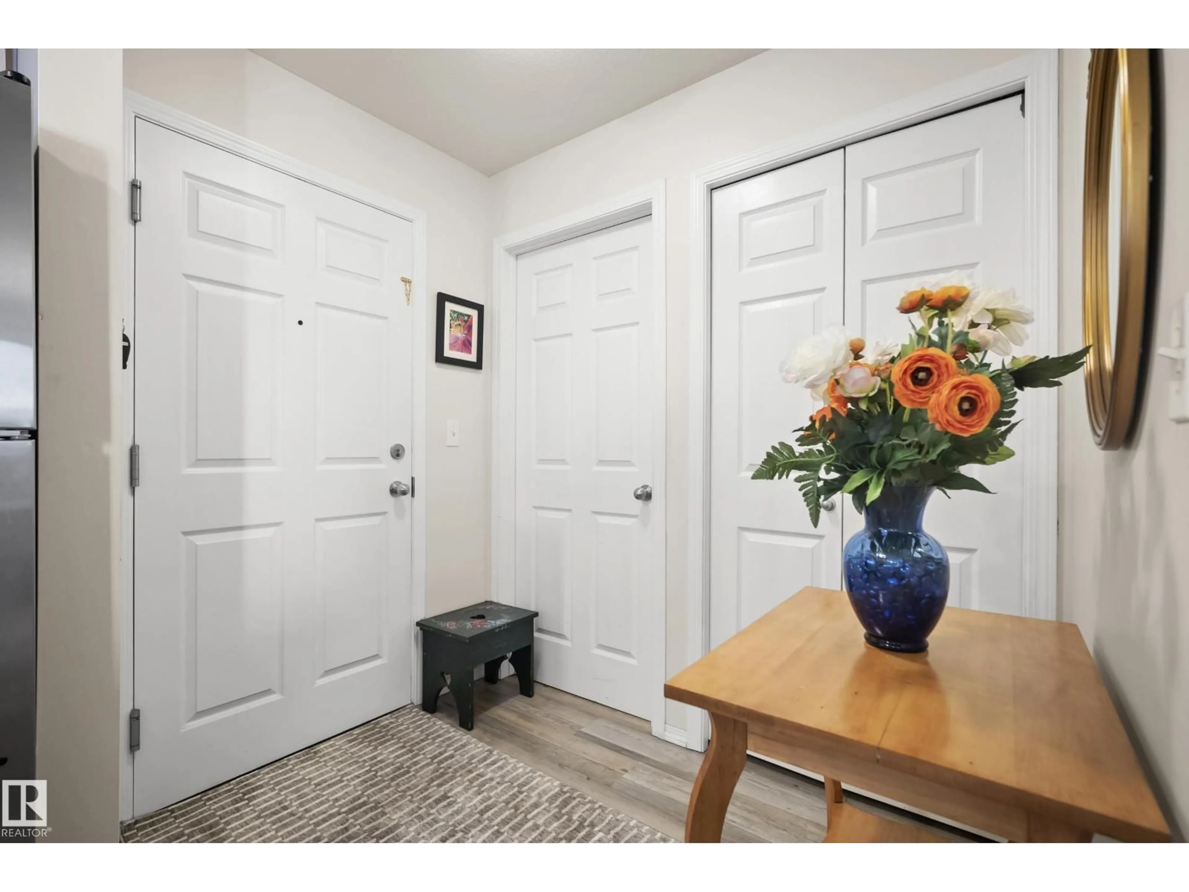 Indoor entryway for 128 - 4309 33 33 ST, Stony Plain Alberta T7Z0C4
