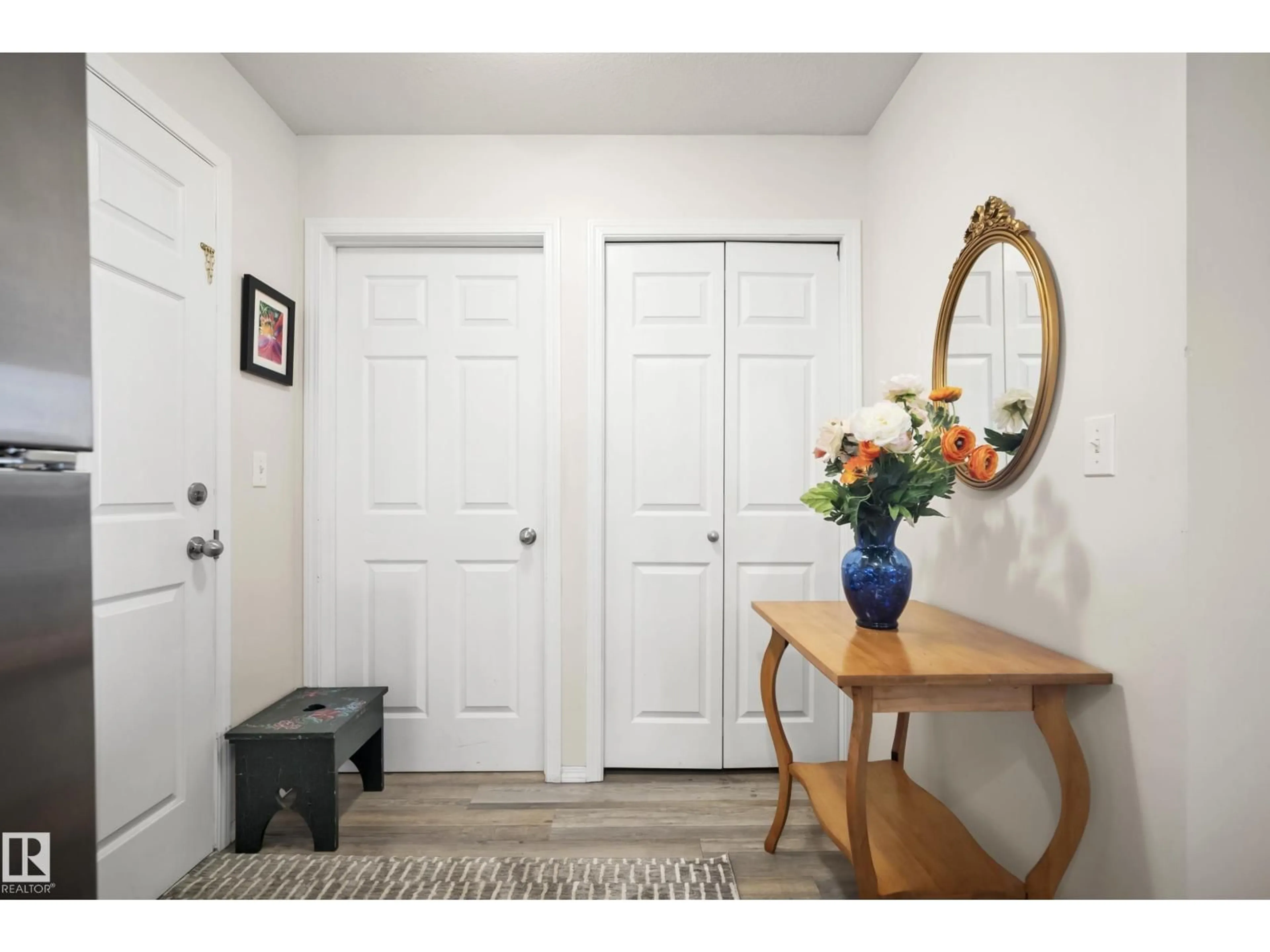 Indoor entryway for 128 - 4309 33 33 ST, Stony Plain Alberta T7Z0C4