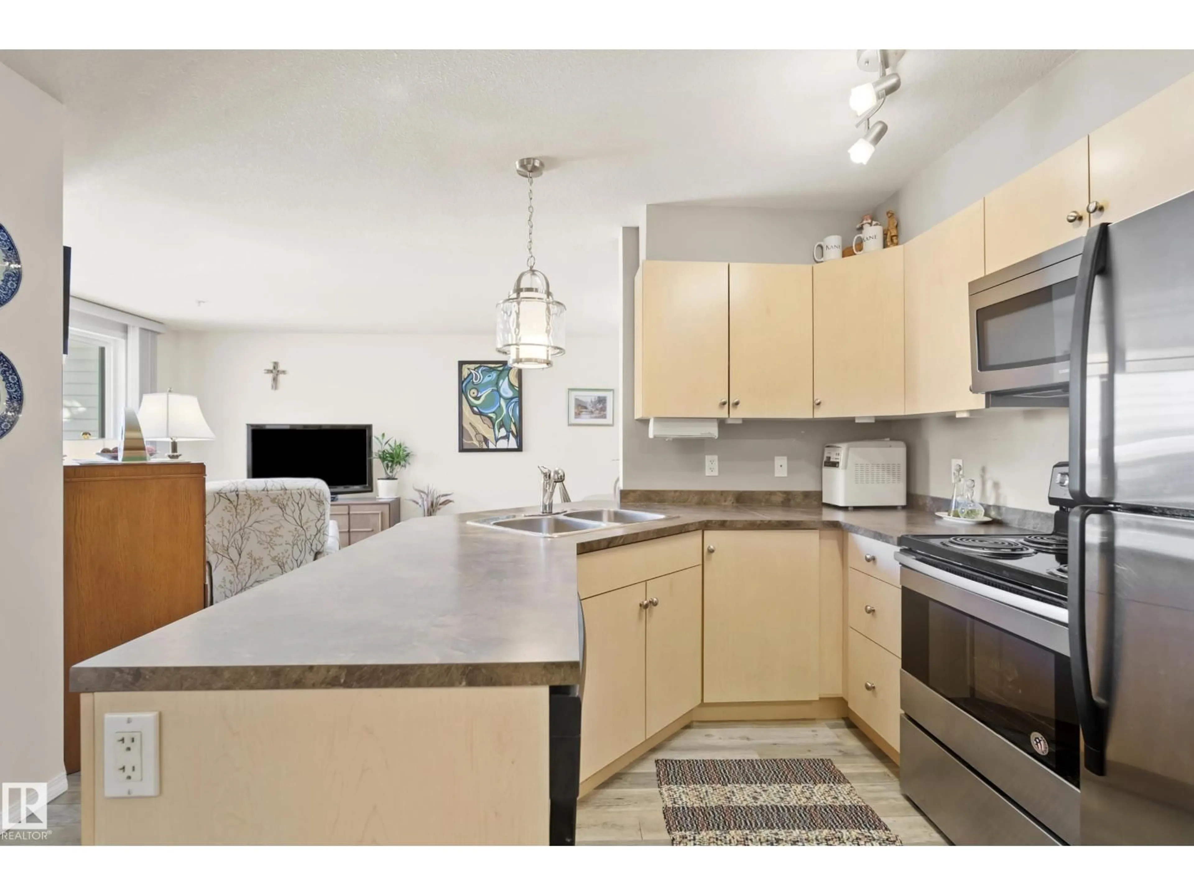 Standard kitchen, unknown for 128 - 4309 33 33 ST, Stony Plain Alberta T7Z0C4