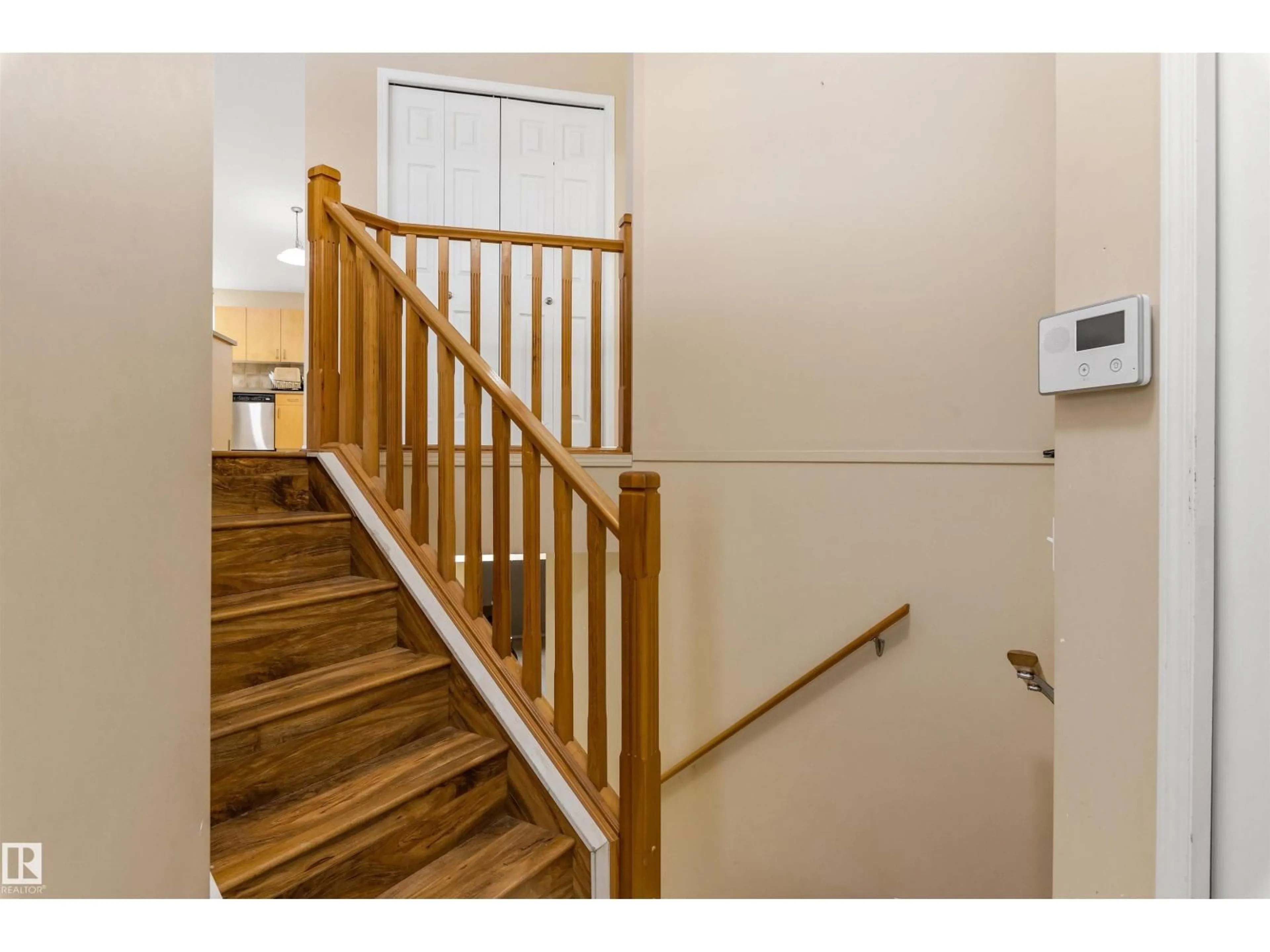 Unknown for 1233 ORMSBY LN, Edmonton Alberta T5T6R2