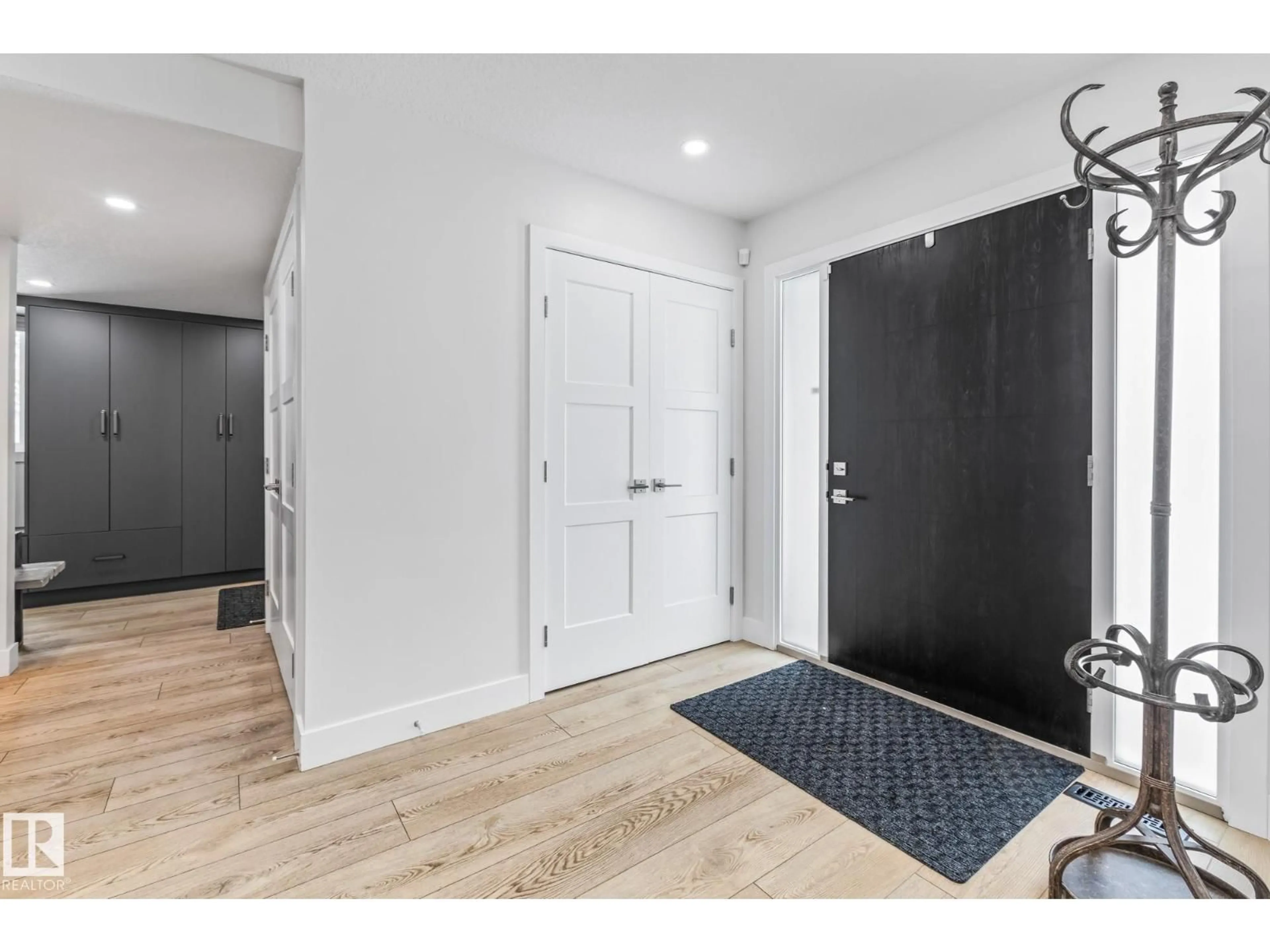 Indoor entryway for 31 - 54324 BELLEROSE DR, Rural Sturgeon County Alberta T8T0C5