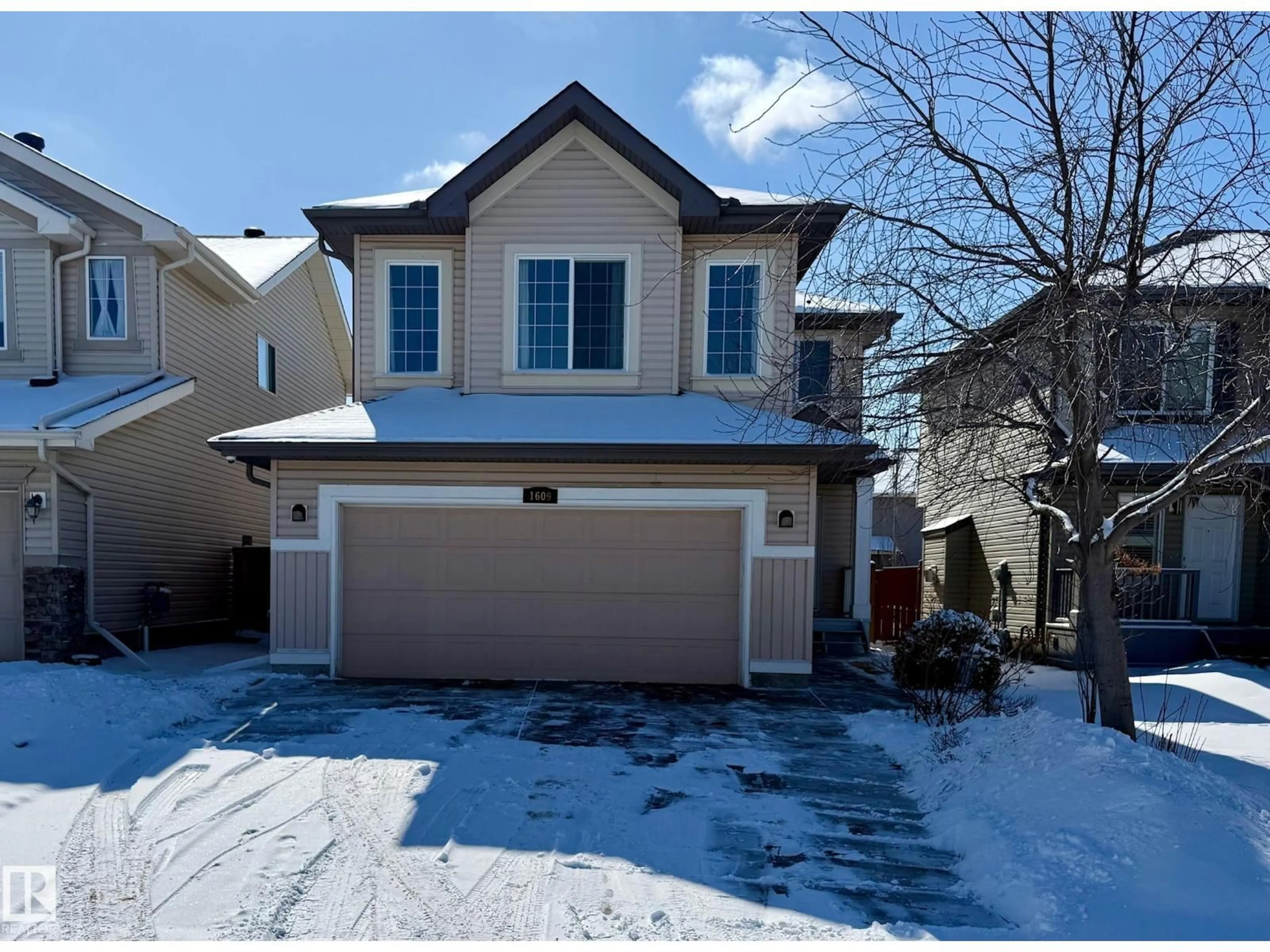 Home with vinyl exterior material, street for 1609 HODGSON CT, Edmonton Alberta T6R3R5