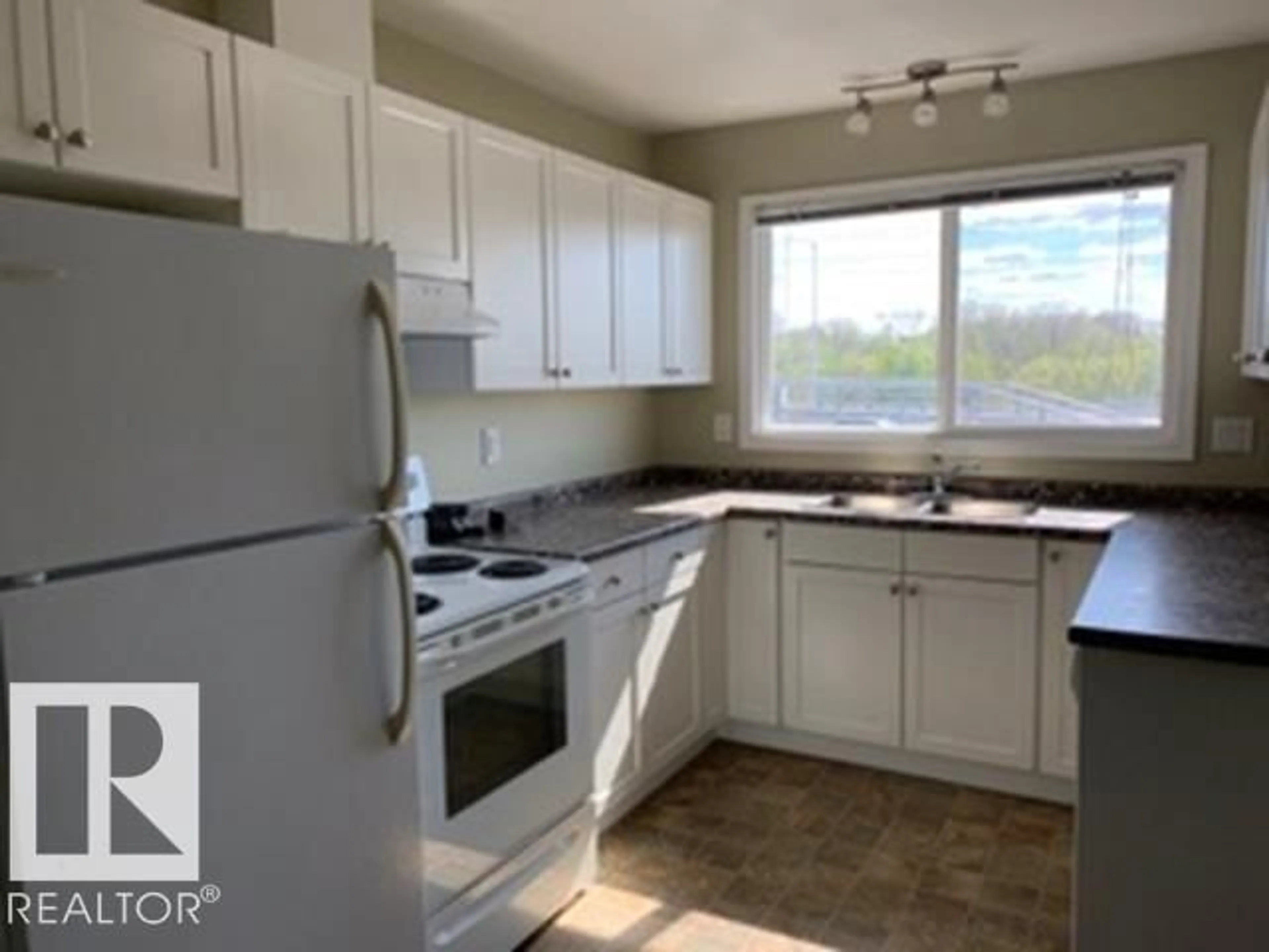 Standard kitchen, wood/laminate floor for 8317 69 AV, Edmonton Alberta T6C0A1