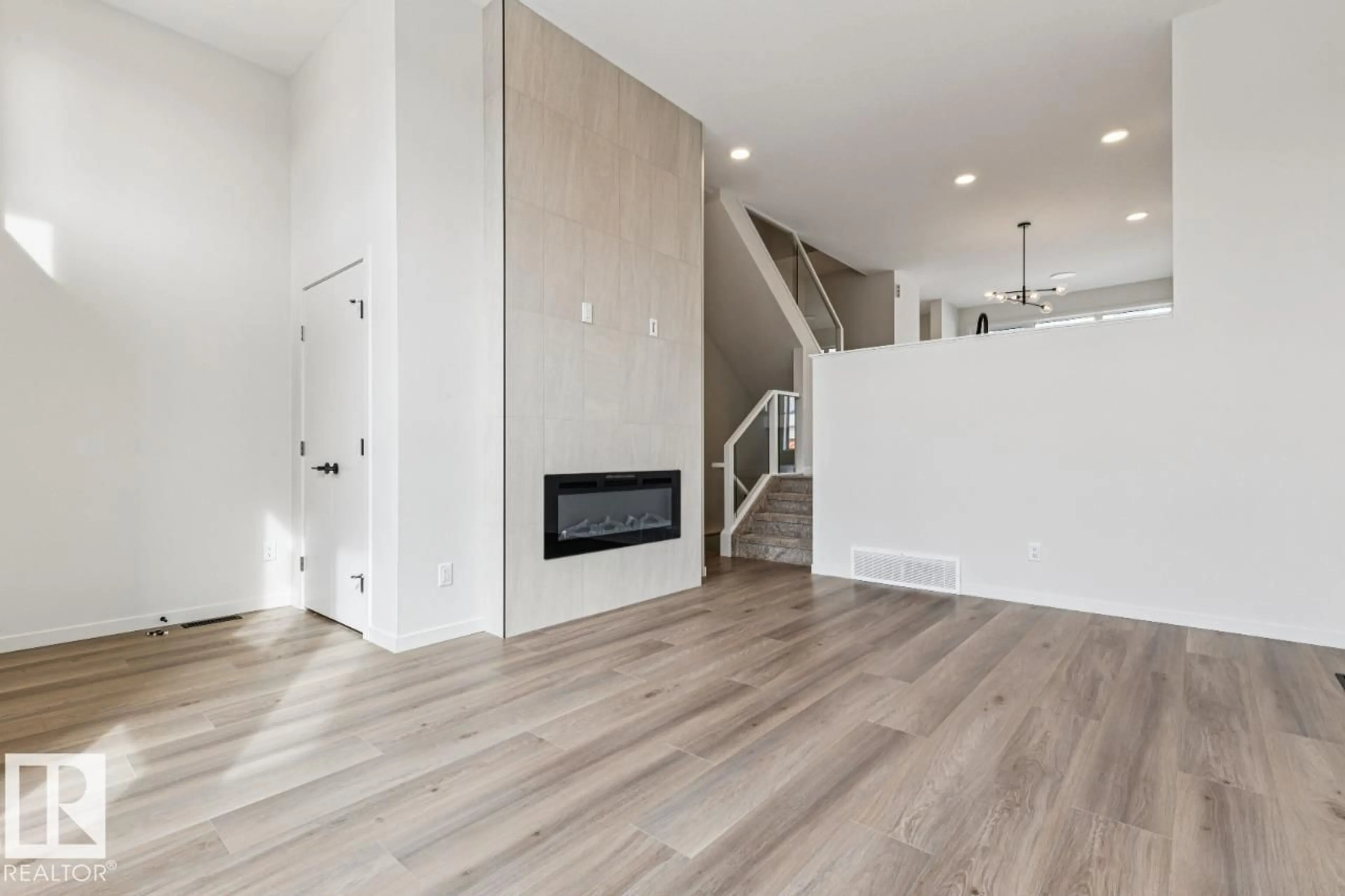 Unknown for SW - 319 30 ST, Edmonton Alberta T6X3L6