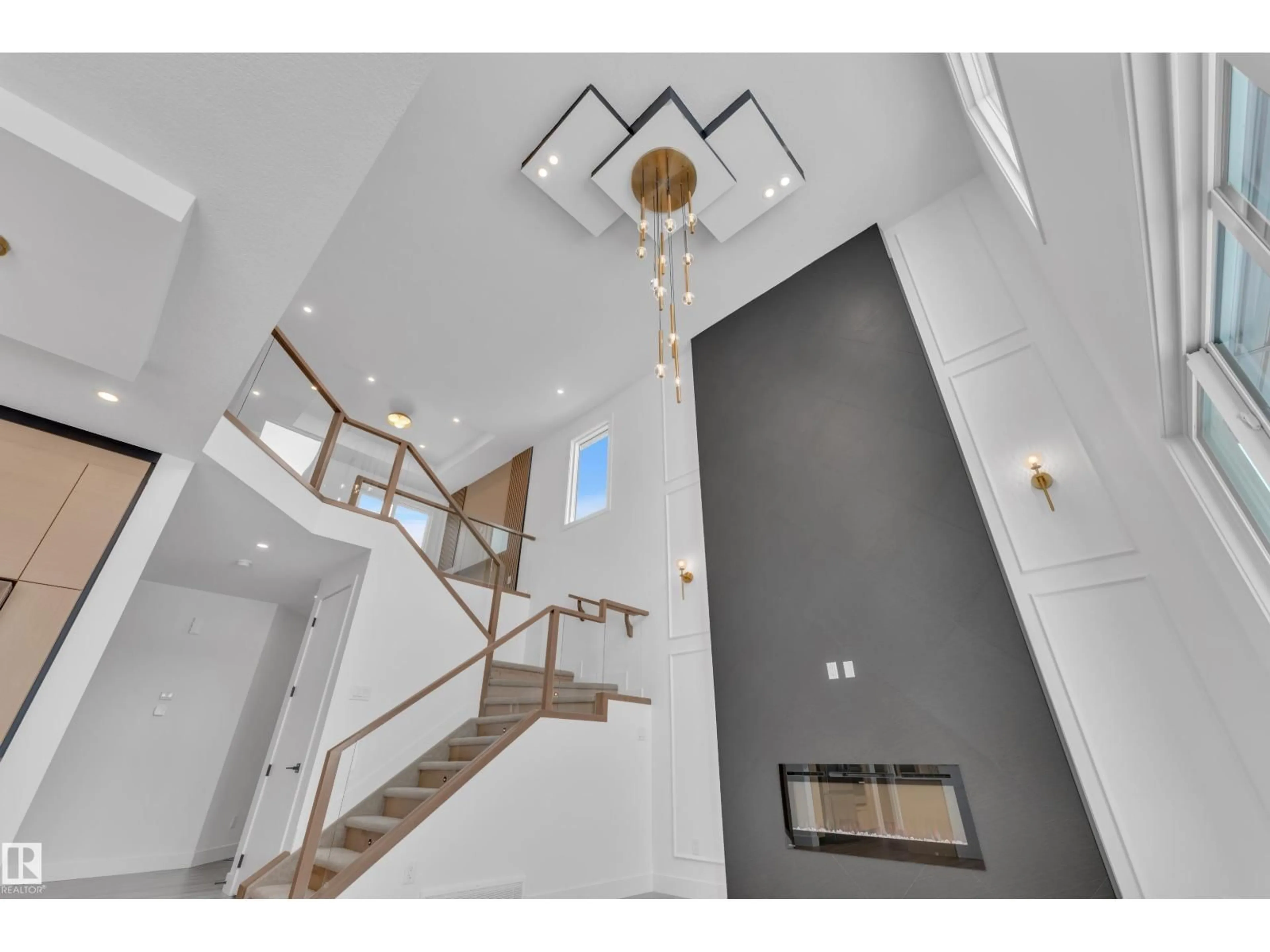 Indoor foyer for 503 CREEKSIDE BA, Leduc Alberta T9E1W4