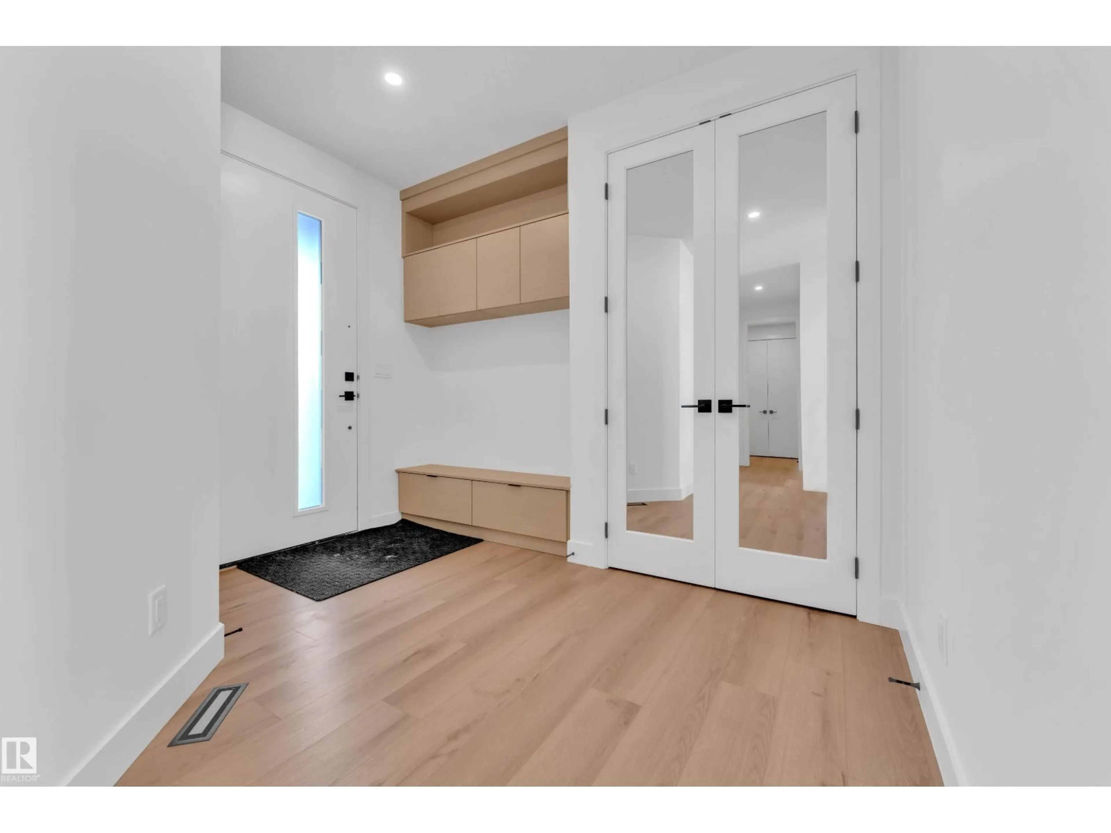 Indoor entryway for 503 CREEKSIDE BA, Leduc Alberta T9E1W4