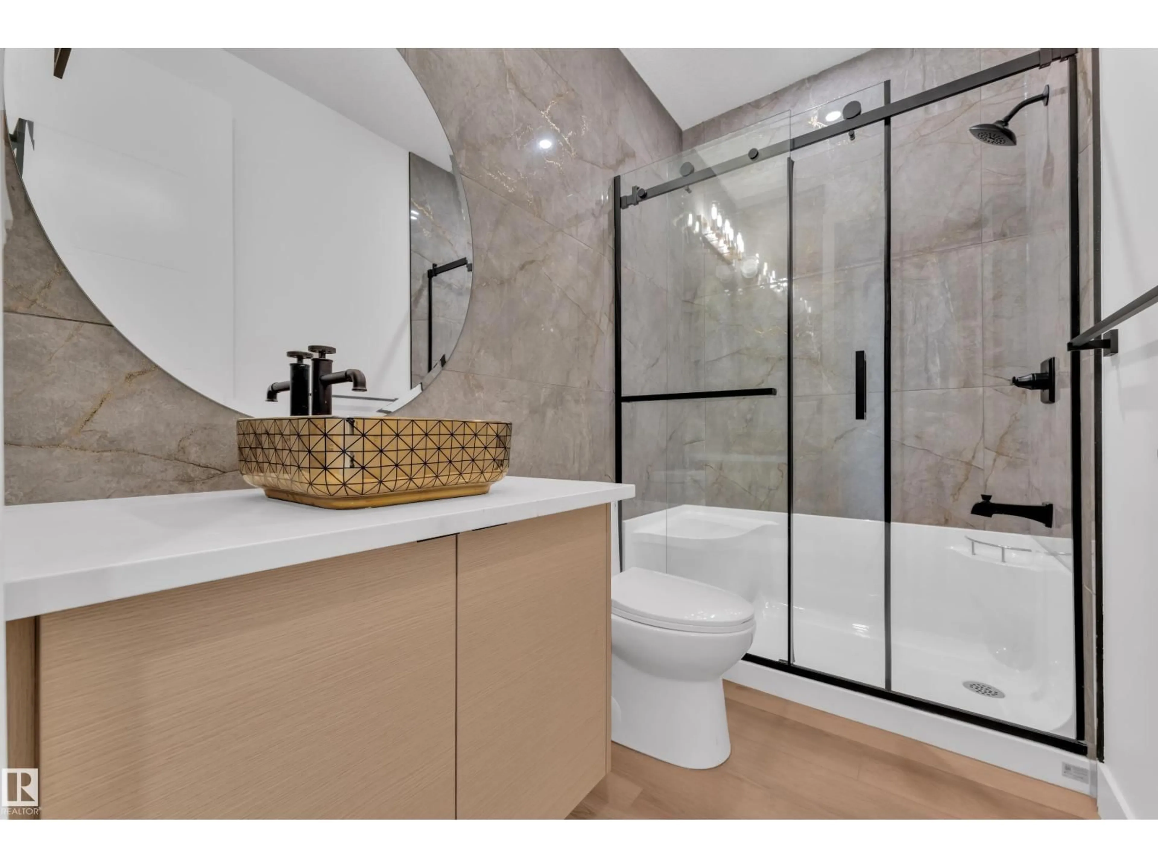 Contemporary bathroom, ceramic/tile floor for 503 CREEKSIDE BA, Leduc Alberta T9E1W4