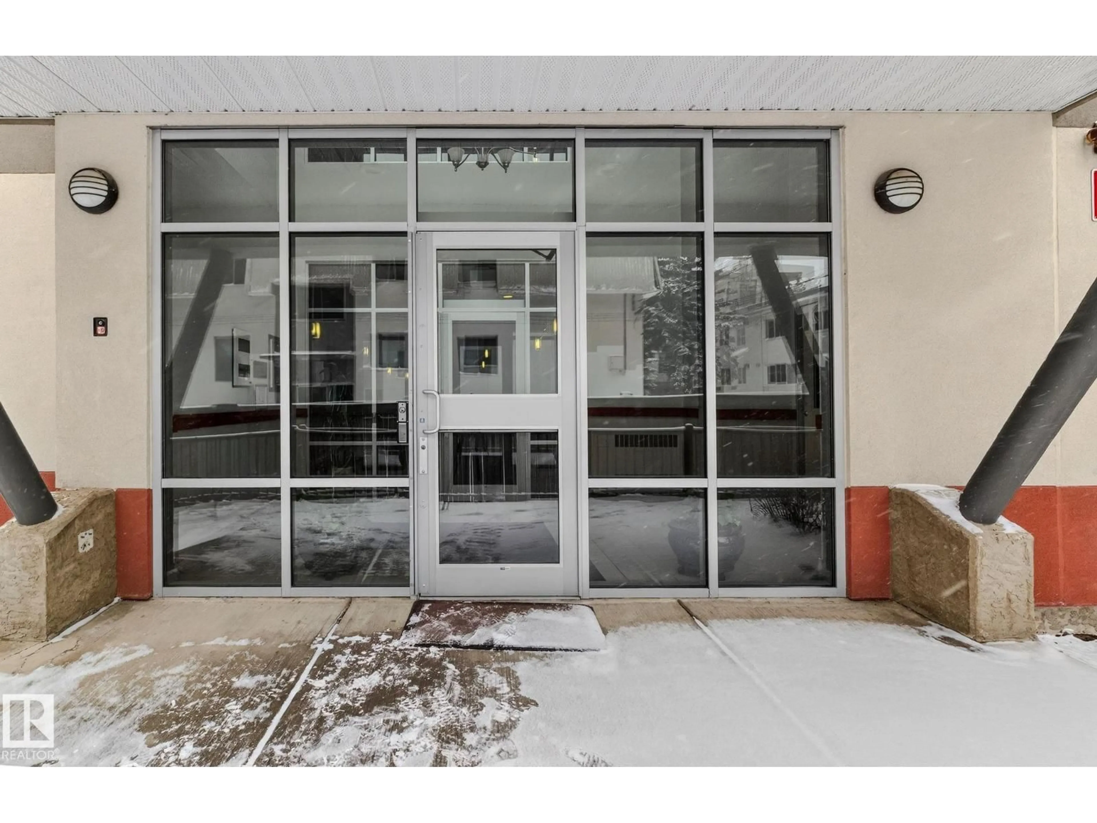Indoor foyer for 301 - 11140 68 AV, Edmonton Alberta T6H2C2