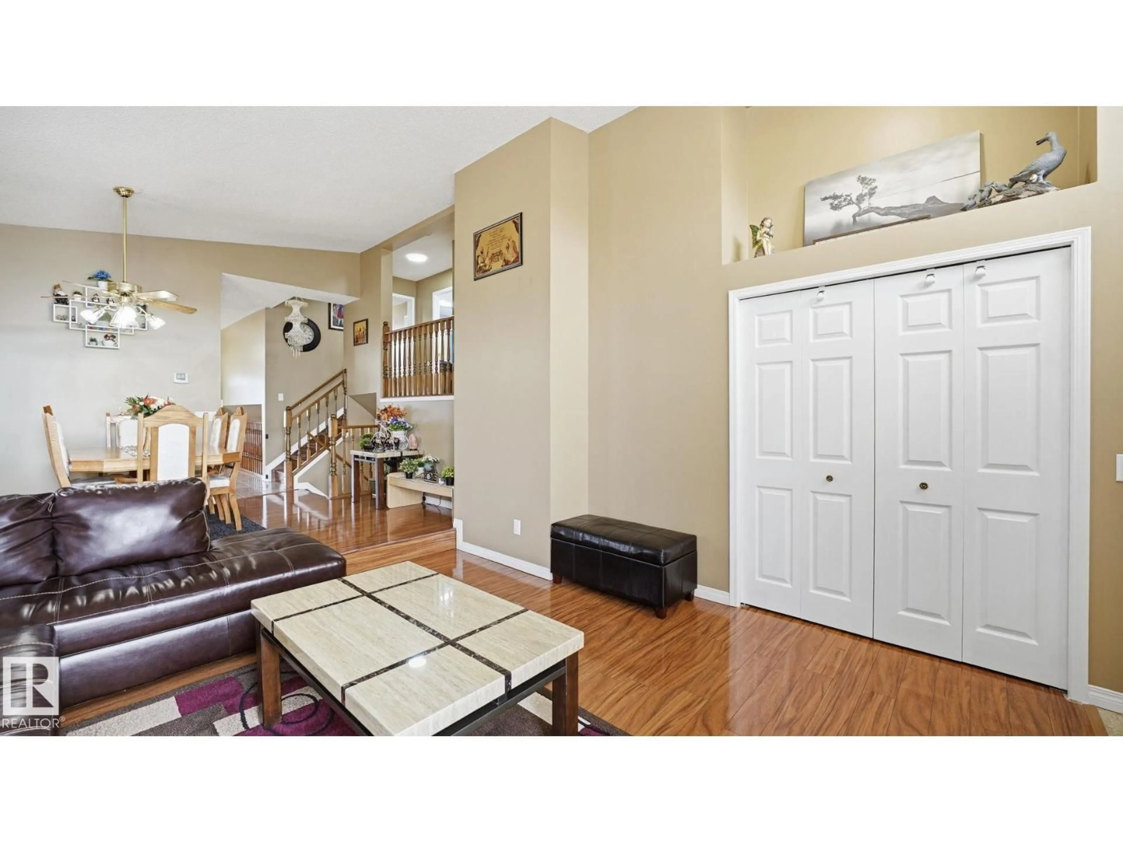 Indoor entryway for 1120 KANE WD, Edmonton Alberta T6L6T6