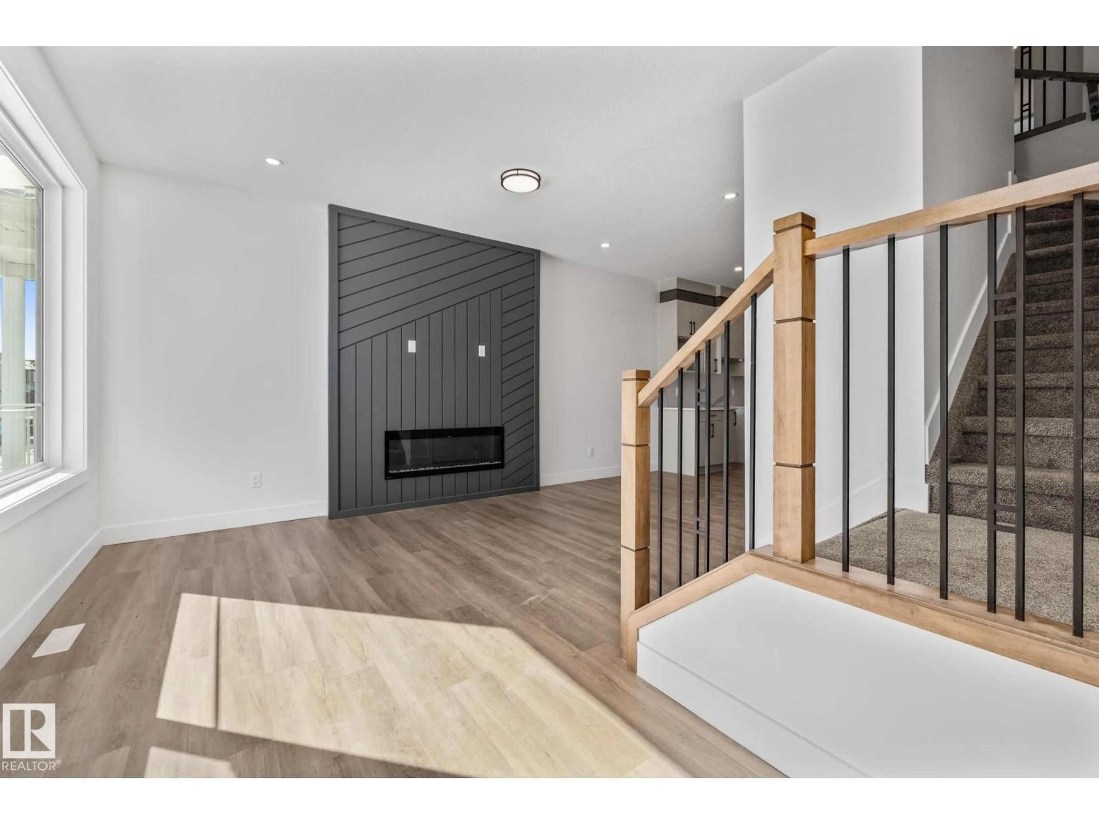 Indoor entryway for 432 CRYSTAL CREEK LI, Leduc Alberta T9E0X5