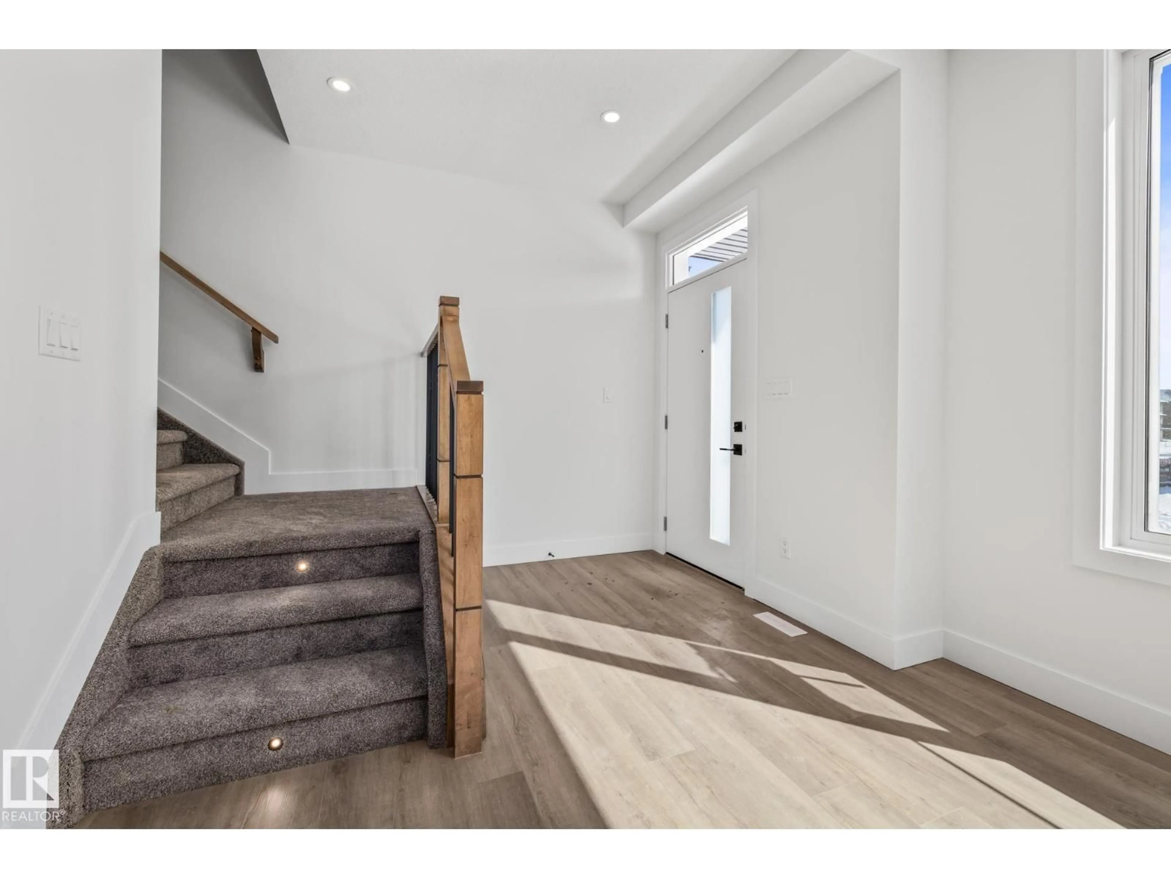 Indoor entryway for 432 CRYSTAL CREEK LI, Leduc Alberta T9E0X5