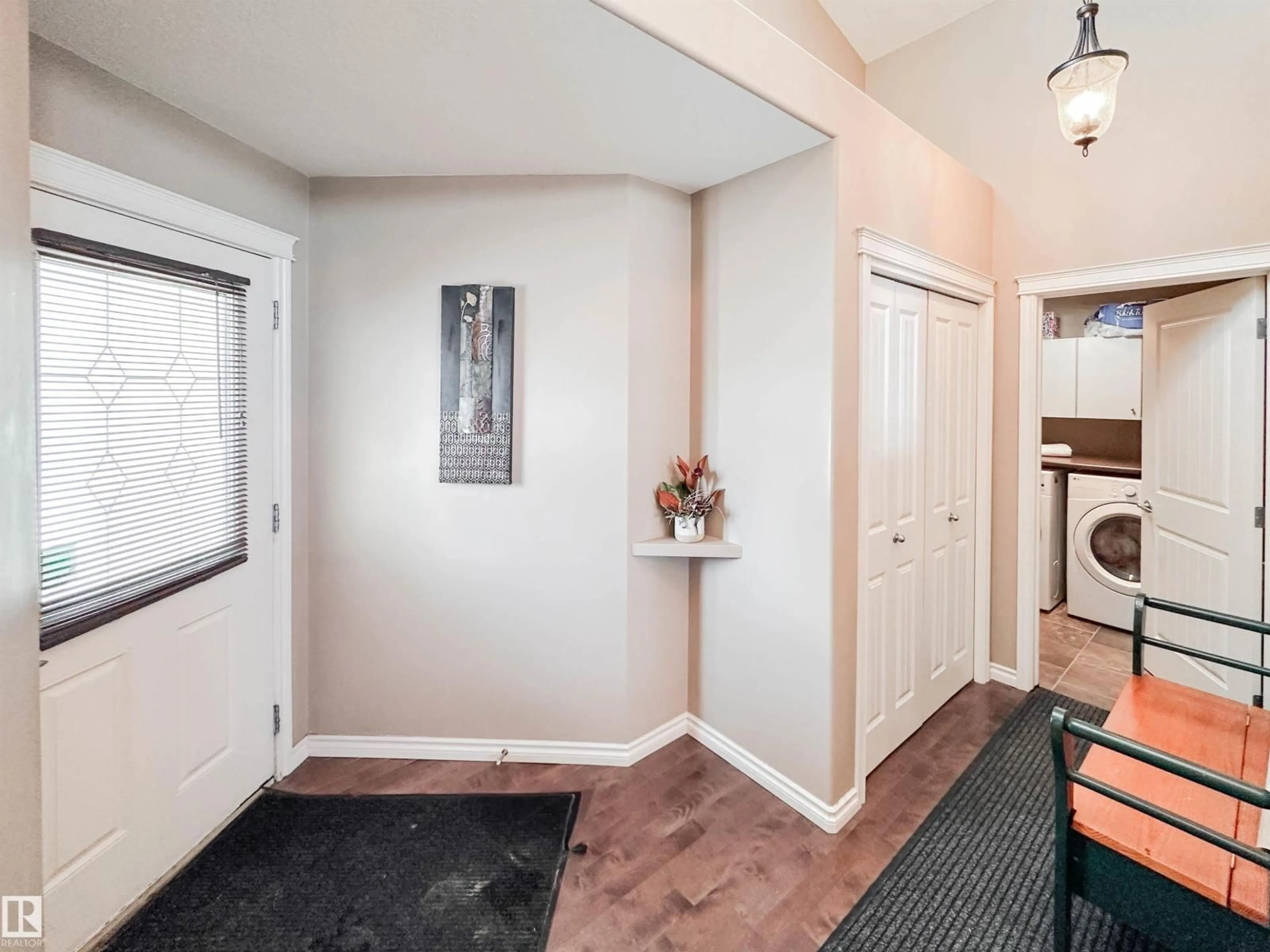 Indoor entryway for 55 OAK VISTA DR, St. Albert Alberta T8N1C1