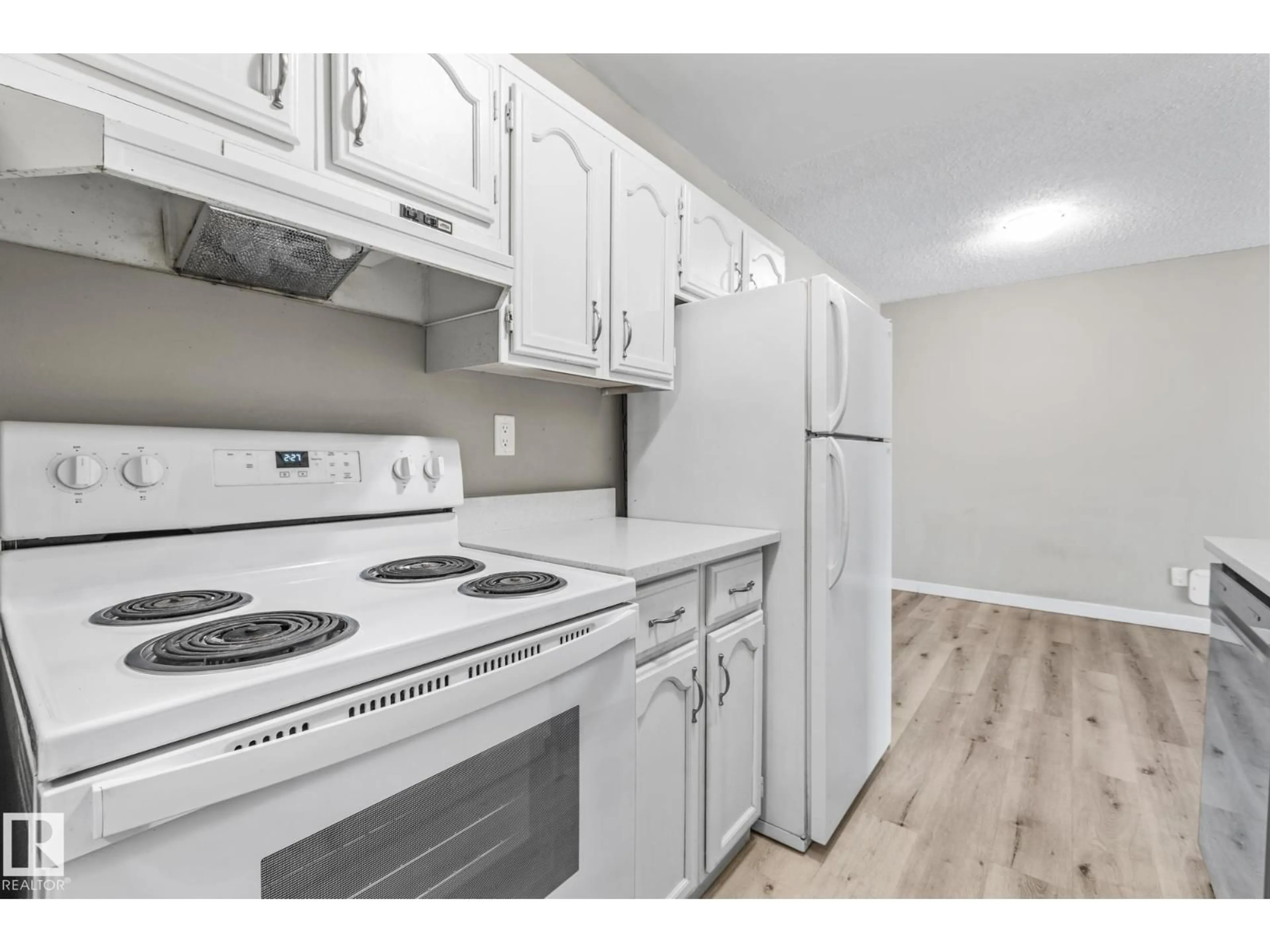 Standard kitchen, unknown for 502 - 10125 109 ST NW, Edmonton Alberta T5J3P1