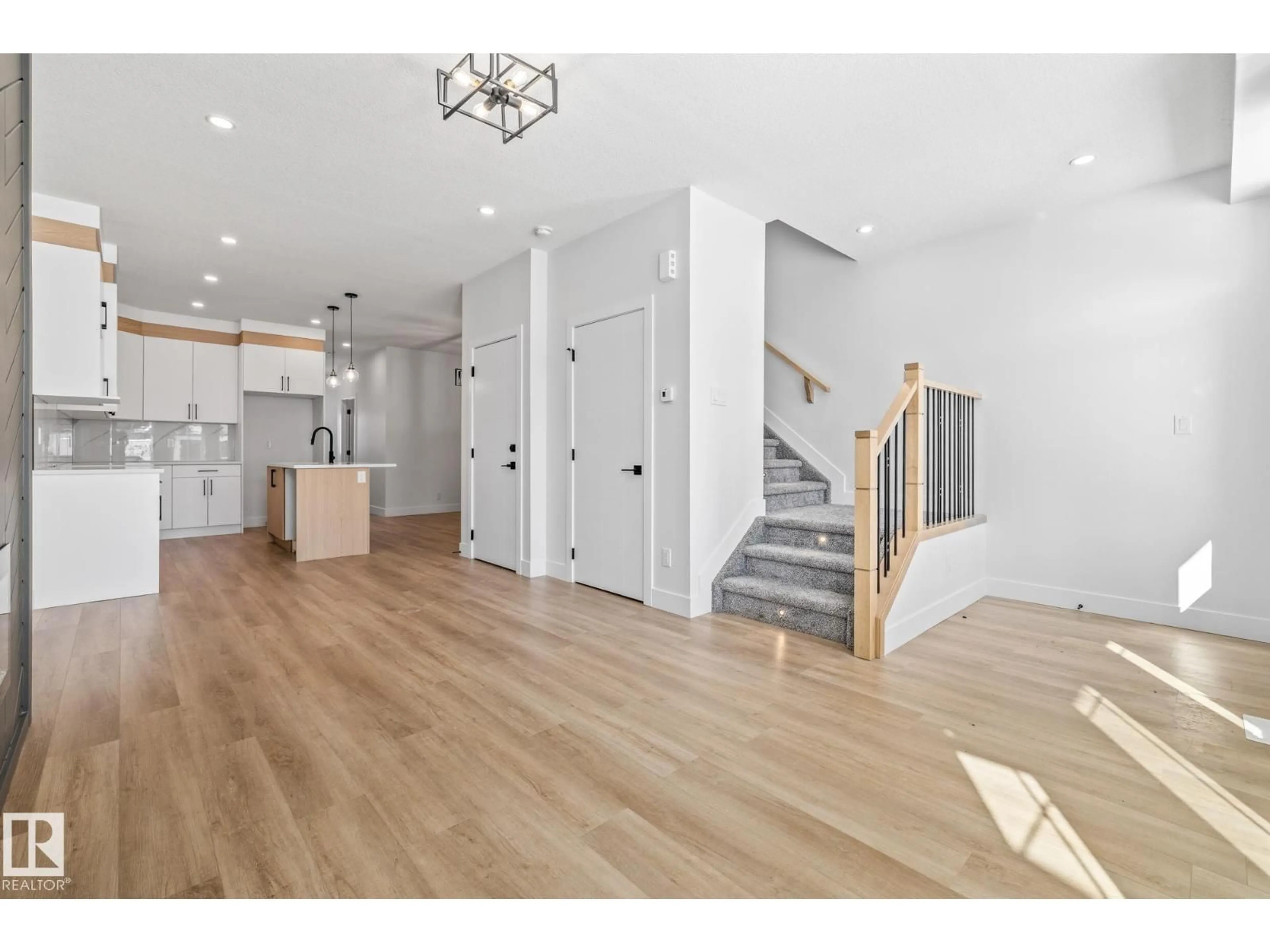 Indoor entryway for 434 CRYSTAL CREEK LI, Leduc Alberta T9E0X5