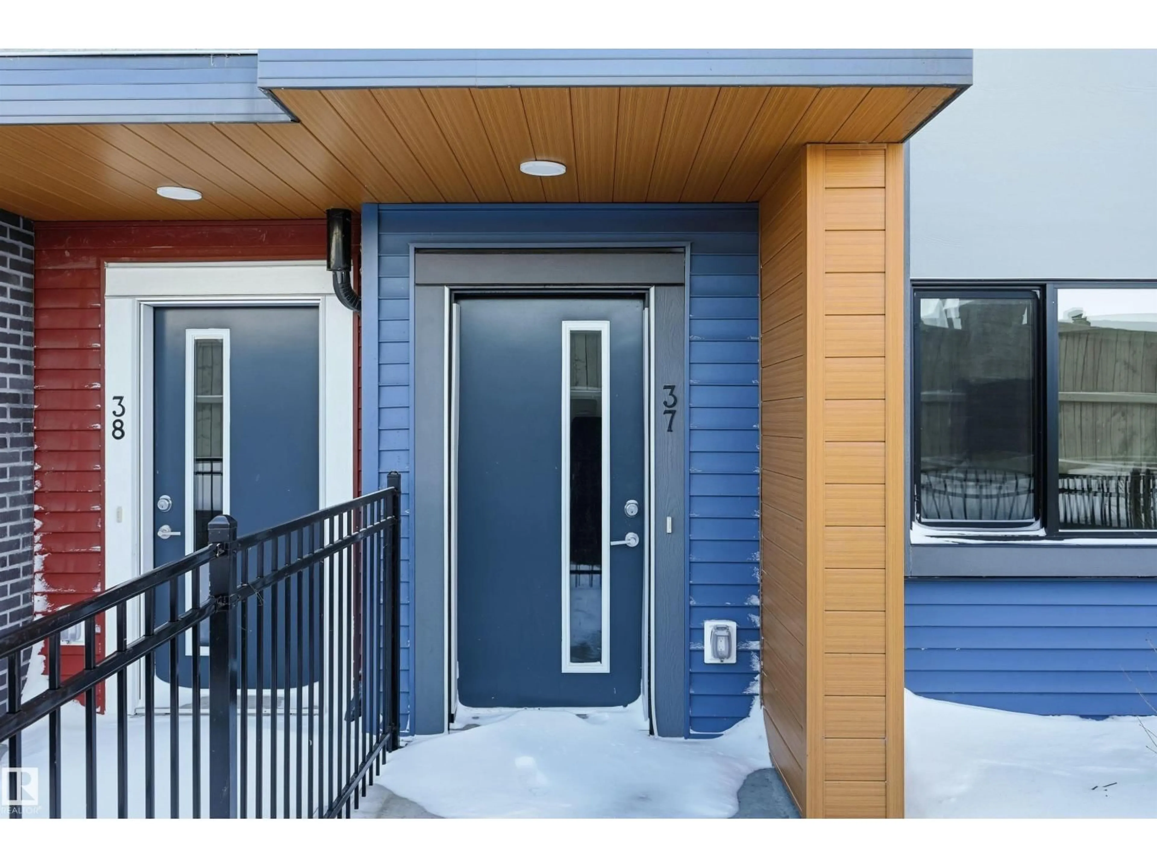 Indoor entryway for #37 - 1010 RABBIT HILL RD, Edmonton Alberta T6W4G7