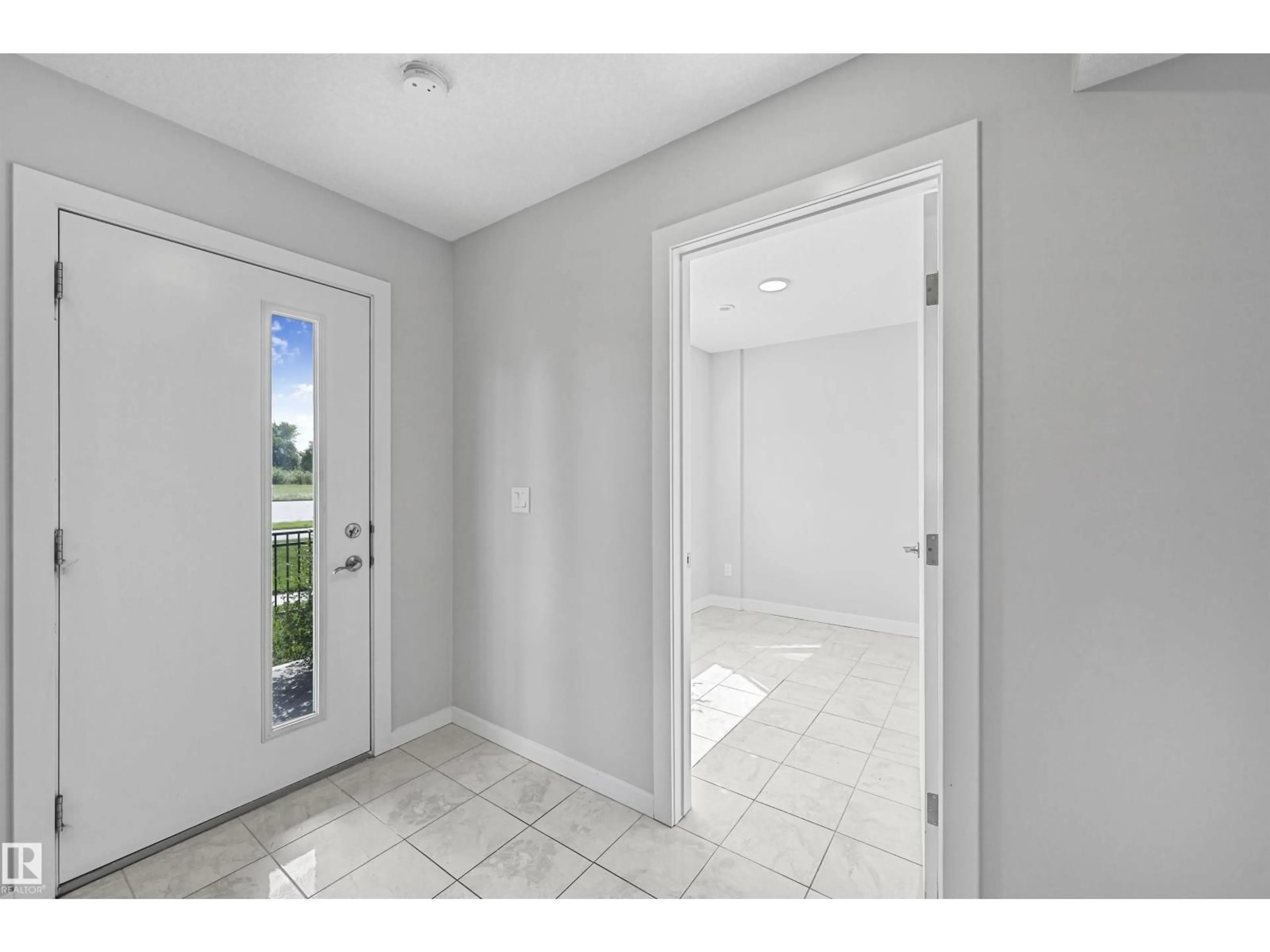 Indoor entryway for 72 1010 RABBIT HILL RD, Edmonton Alberta T6W4G7