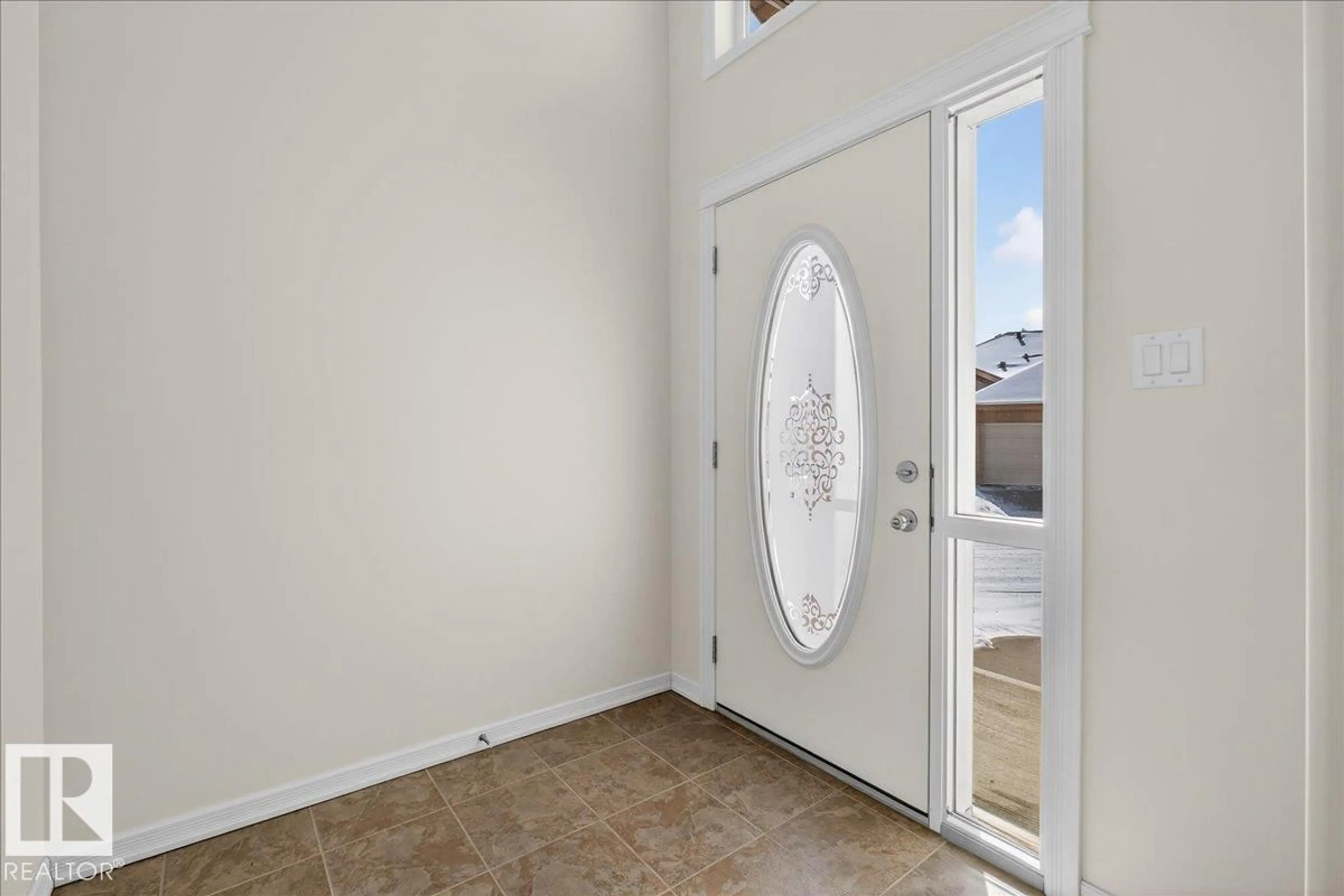 Indoor entryway for 23 - 2815 34 AV, Edmonton Alberta T6C0K7