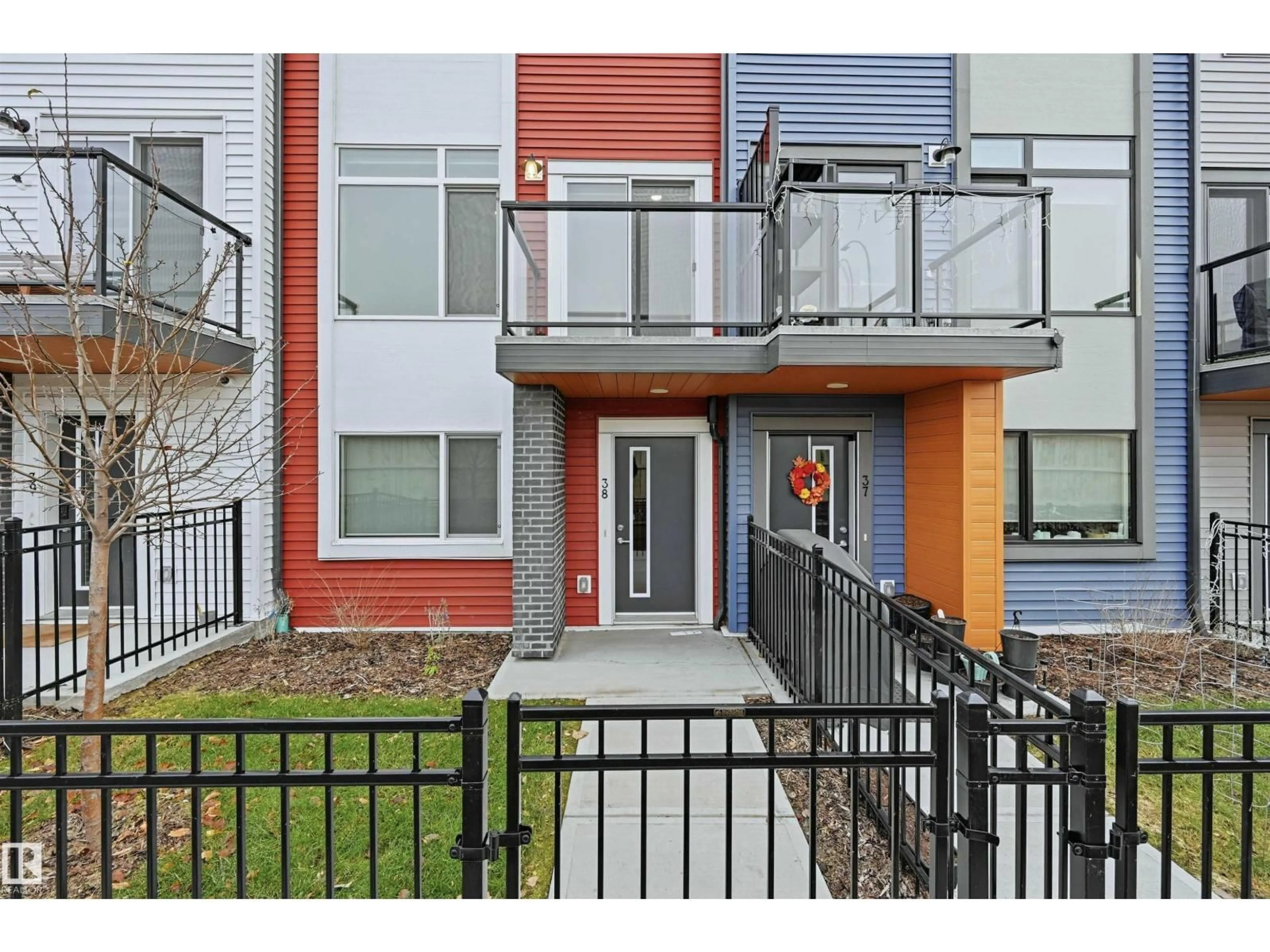 Indoor entryway for 38 - 1010 RABBIT HILL RD, Edmonton Alberta T6W4G7