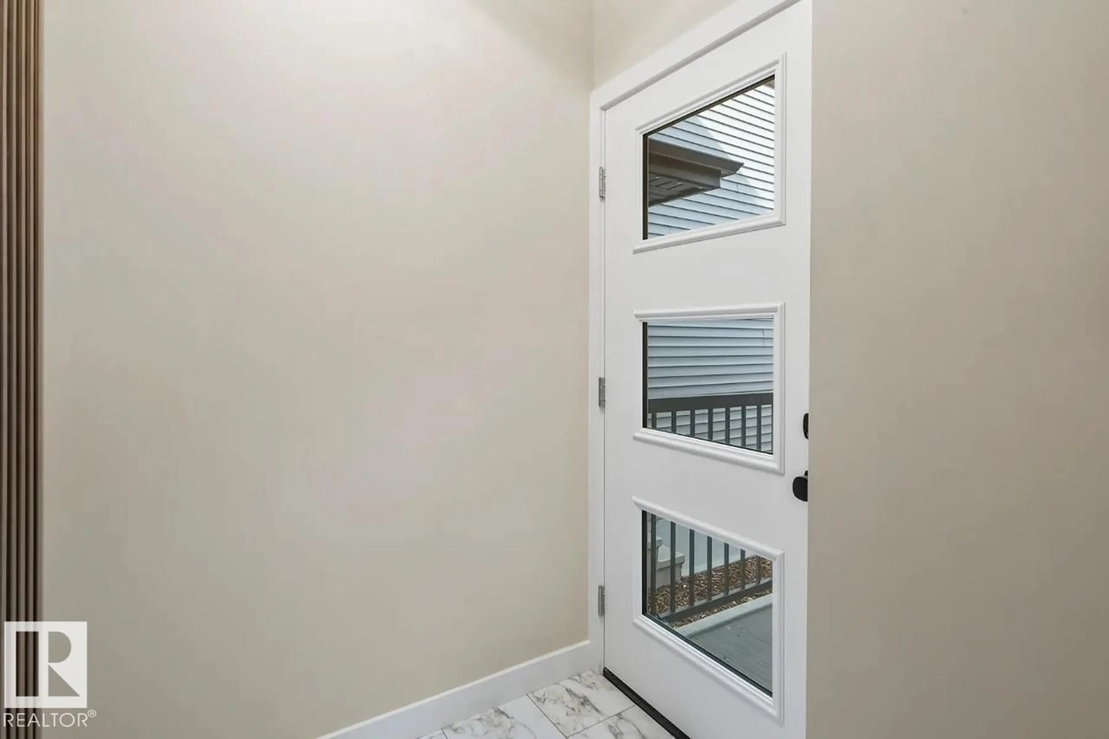 Indoor entryway for 22725 89A AV, Edmonton Alberta T5T7W9