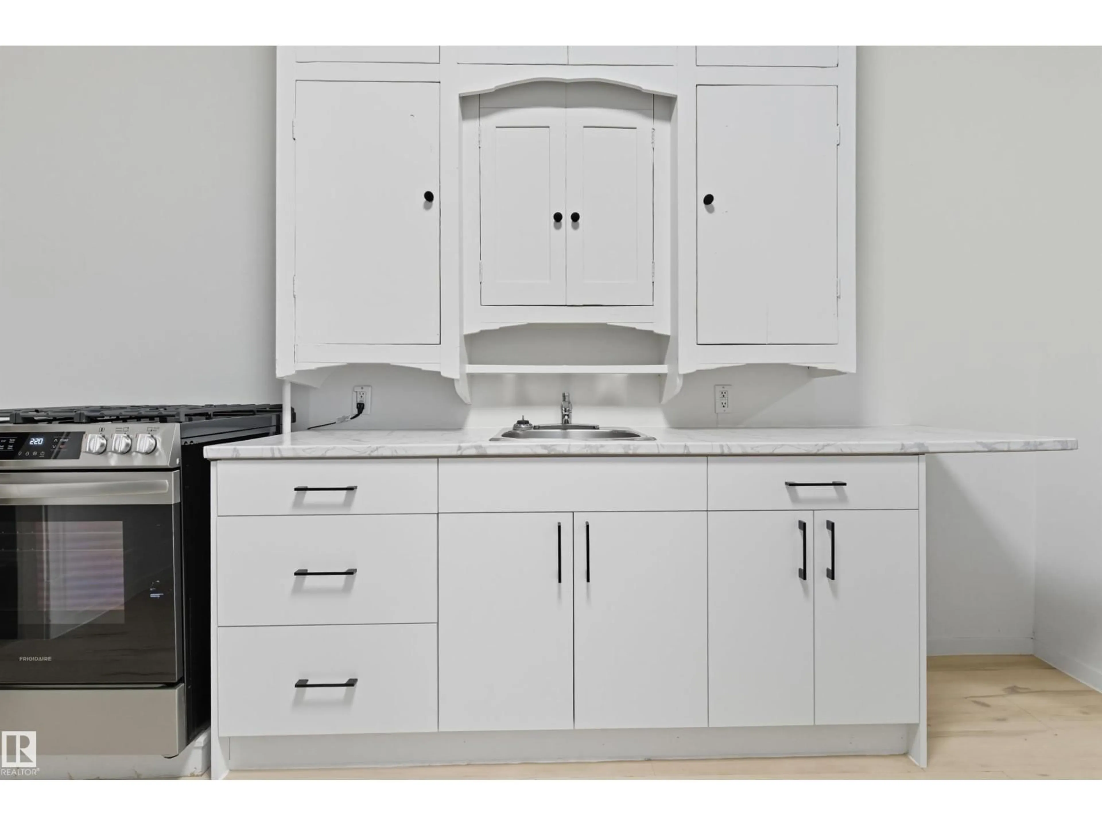 Standard kitchen, unknown for 9513 103 AV, Edmonton Alberta T5H0G8