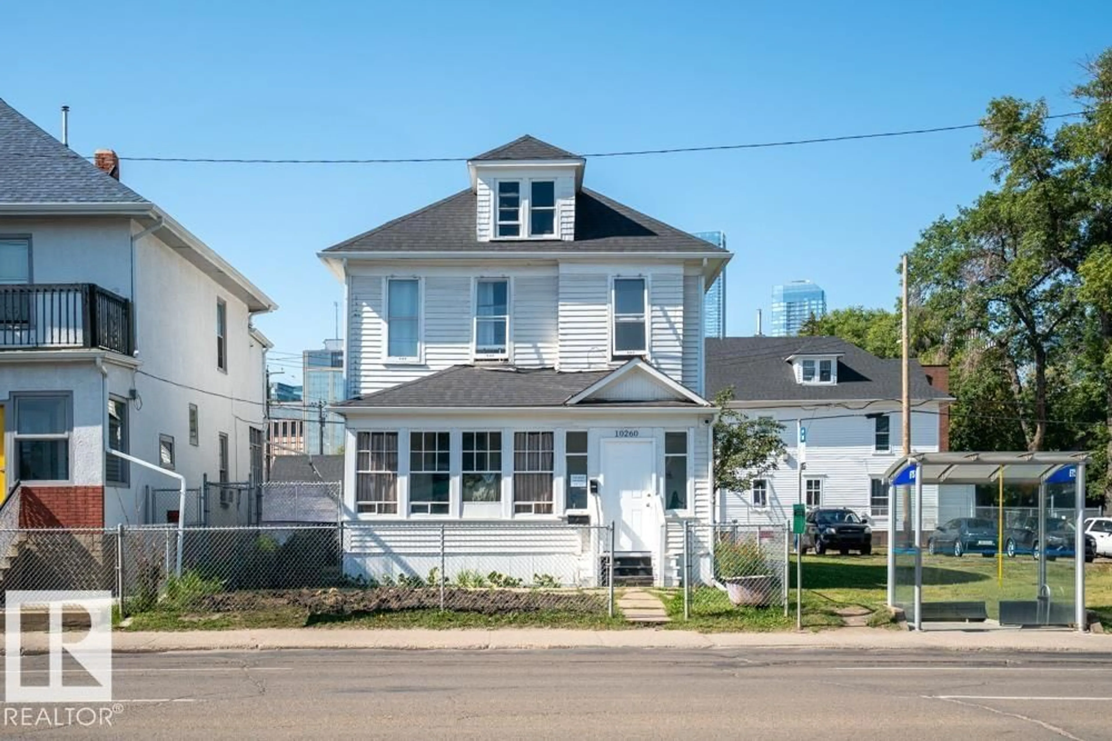 Home with vinyl exterior material, street for NW - 10260 95 ST, Edmonton Alberta T5H2B4