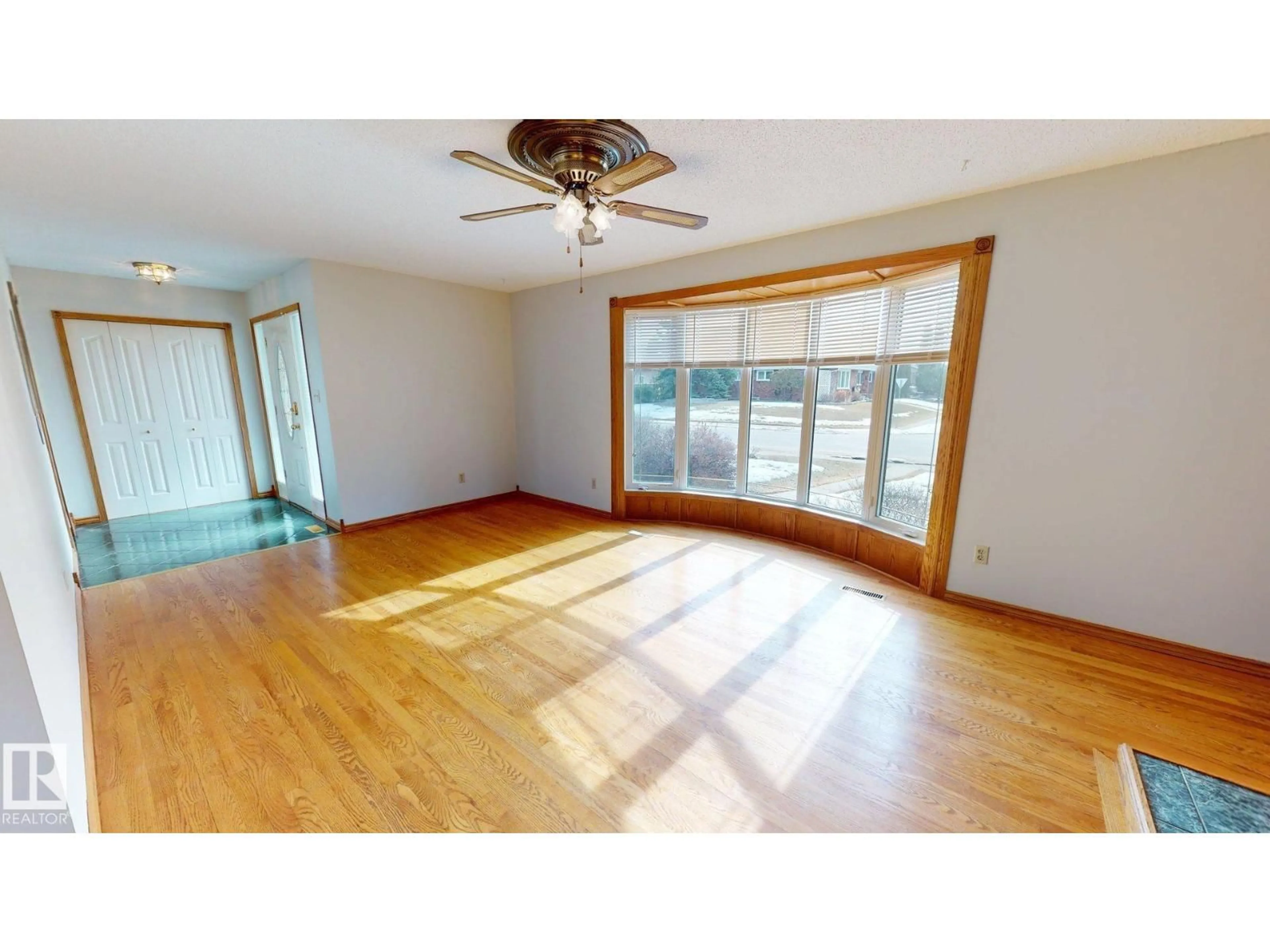 A pic of a room for 363 RICHFIELD RD, Edmonton Alberta T6K0K7