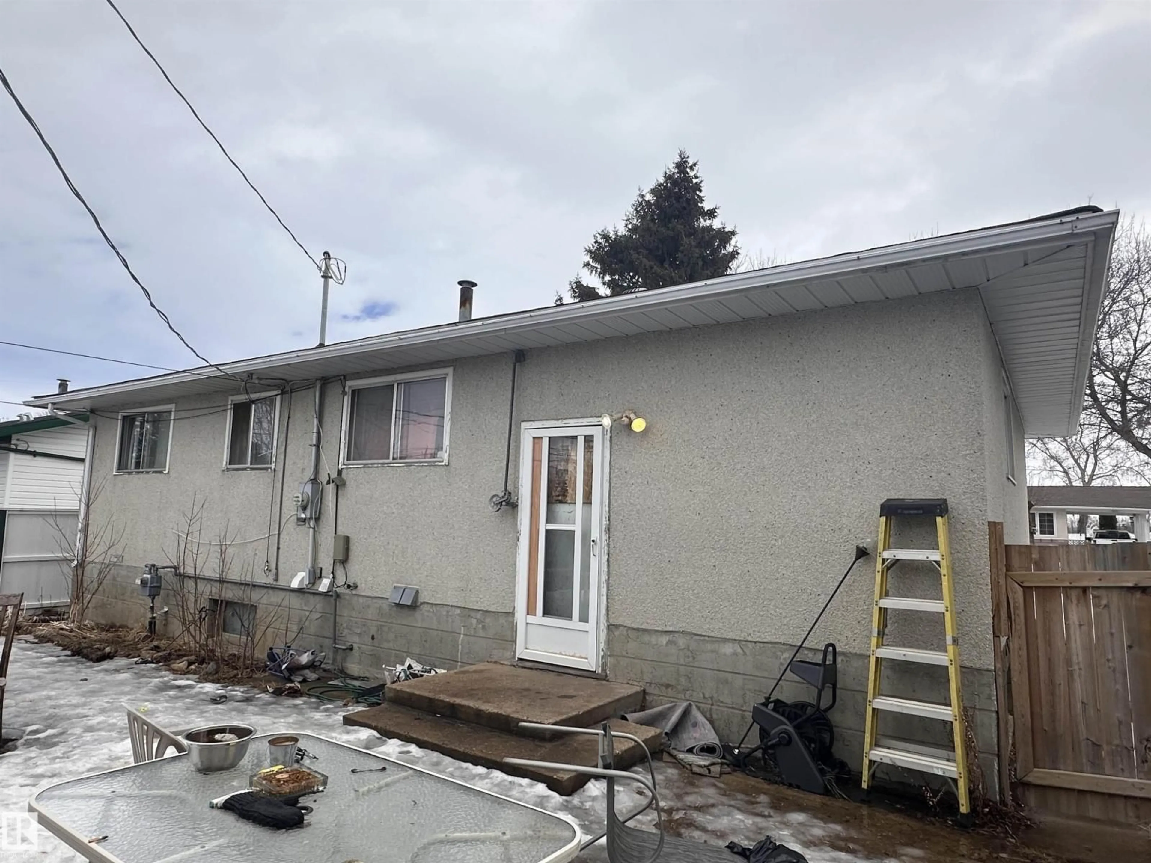 Home with vinyl exterior material, building for 9724 102 AV, Westlock Alberta T7P1Z8