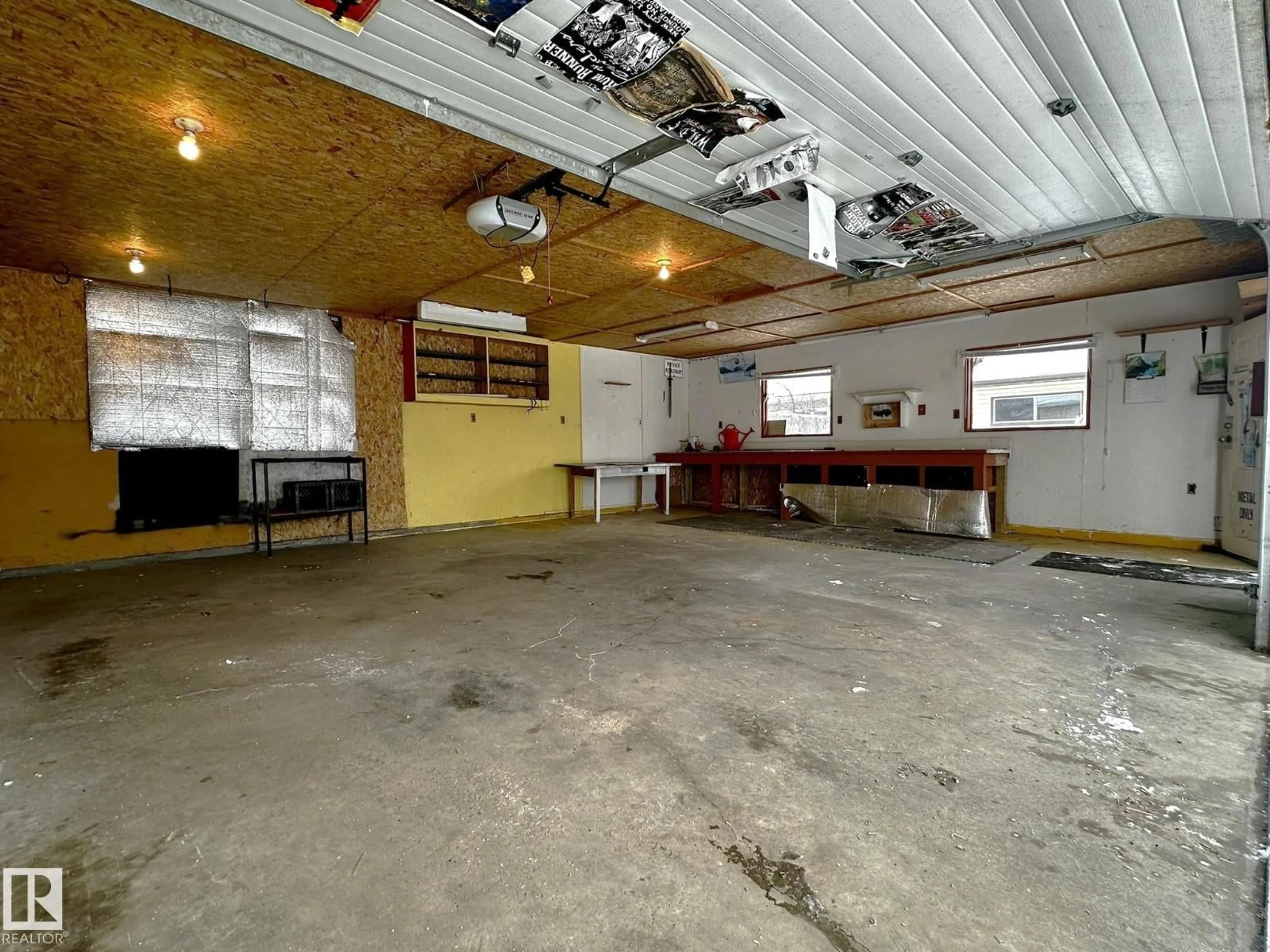 Indoor garage for NW - 13320 131A AV, Edmonton Alberta T5L3P2