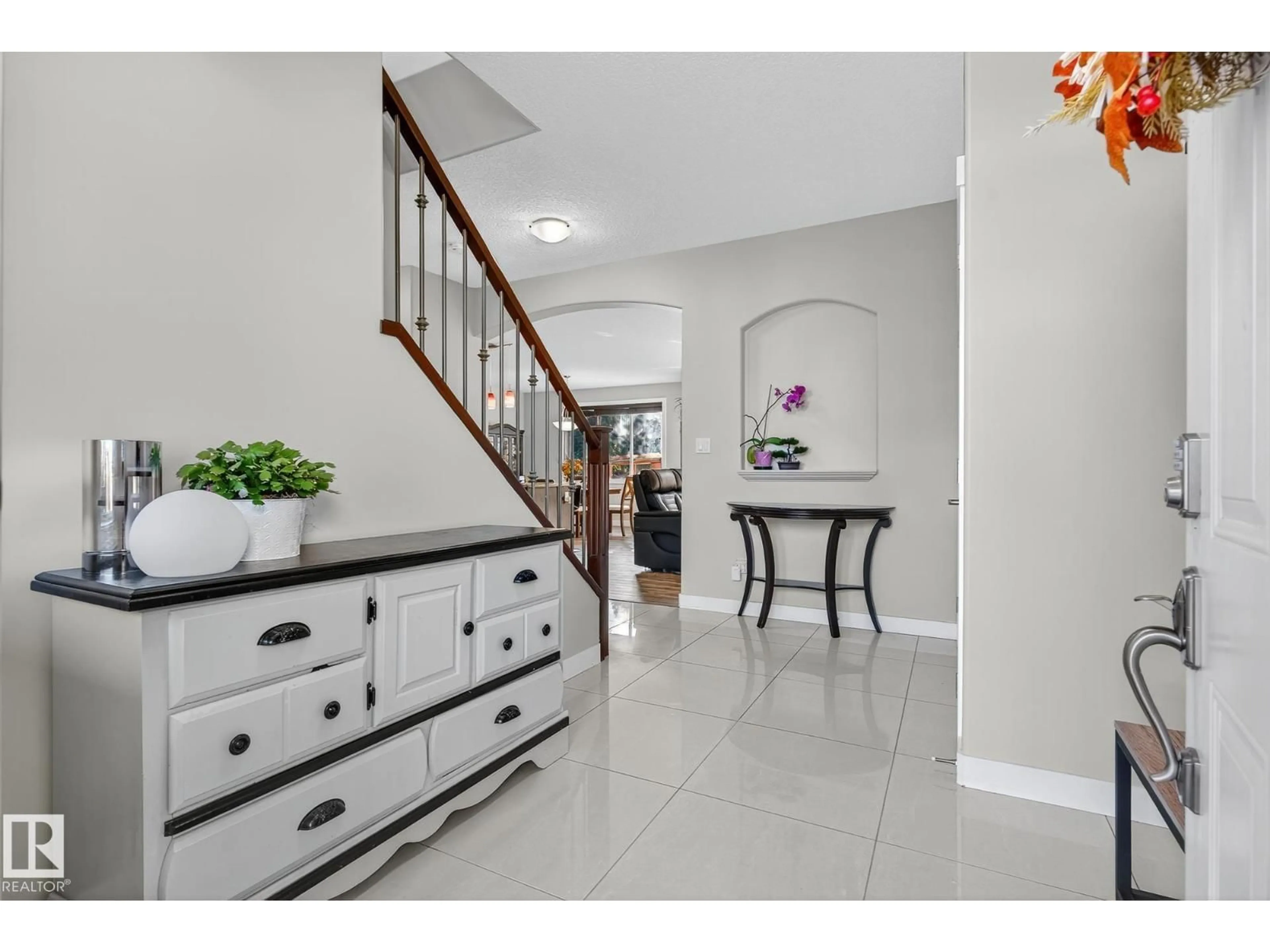 Indoor entryway for 22 SHOREWOOD CR, Leduc Alberta T9E0K9