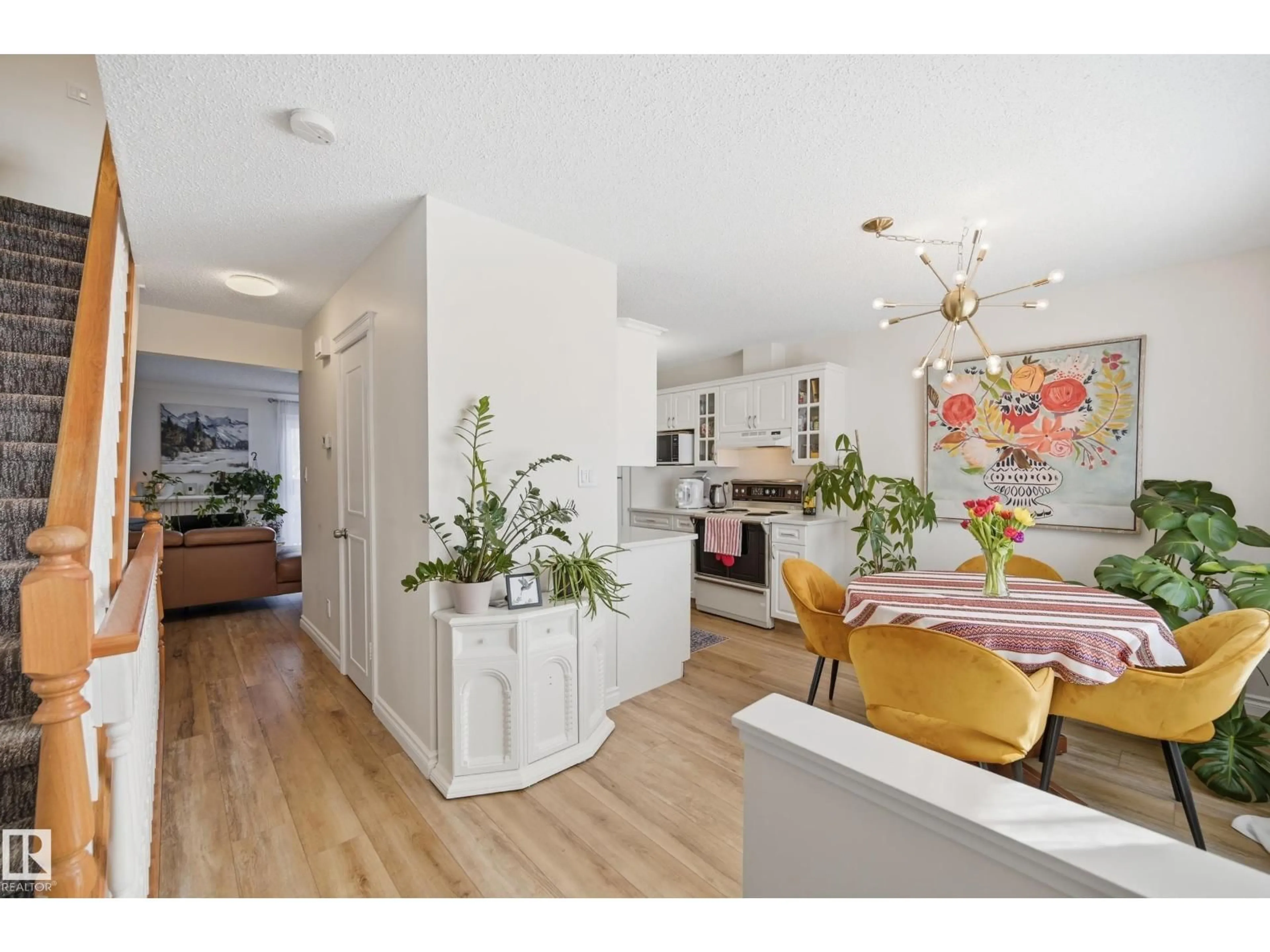 Open concept kitchen, unknown for 165 TUDOR LN, Edmonton Alberta T5S1K9